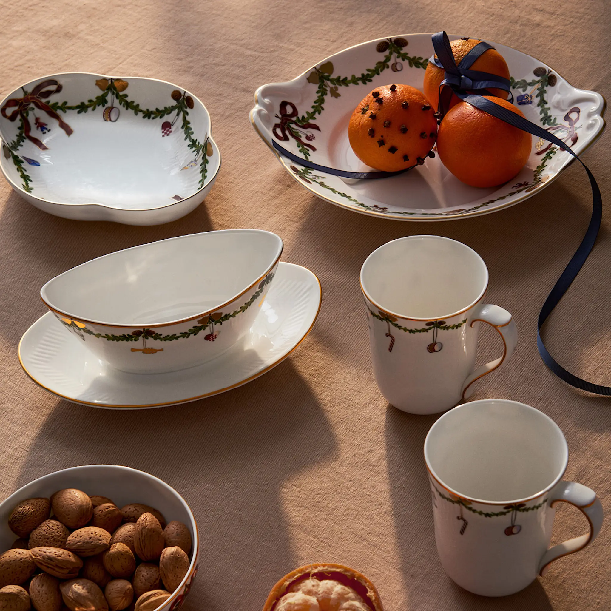 Royal Copenhagen Star Fluted Christmas Såsskål 43 cl