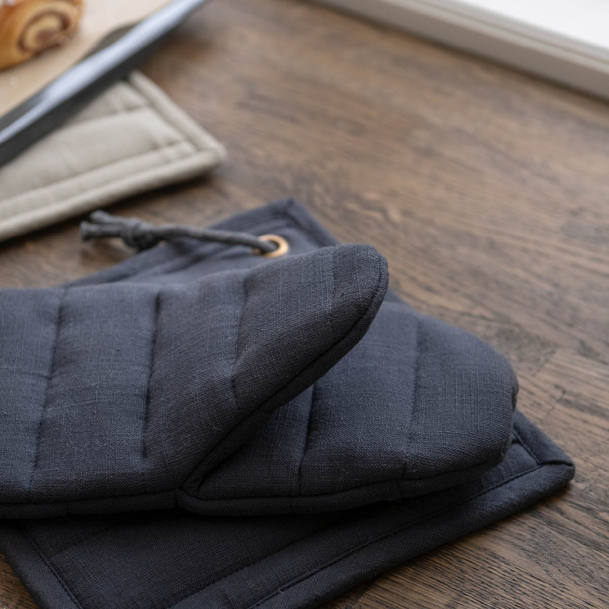 Fanni K Raitti grytvante 14x33 cm granit