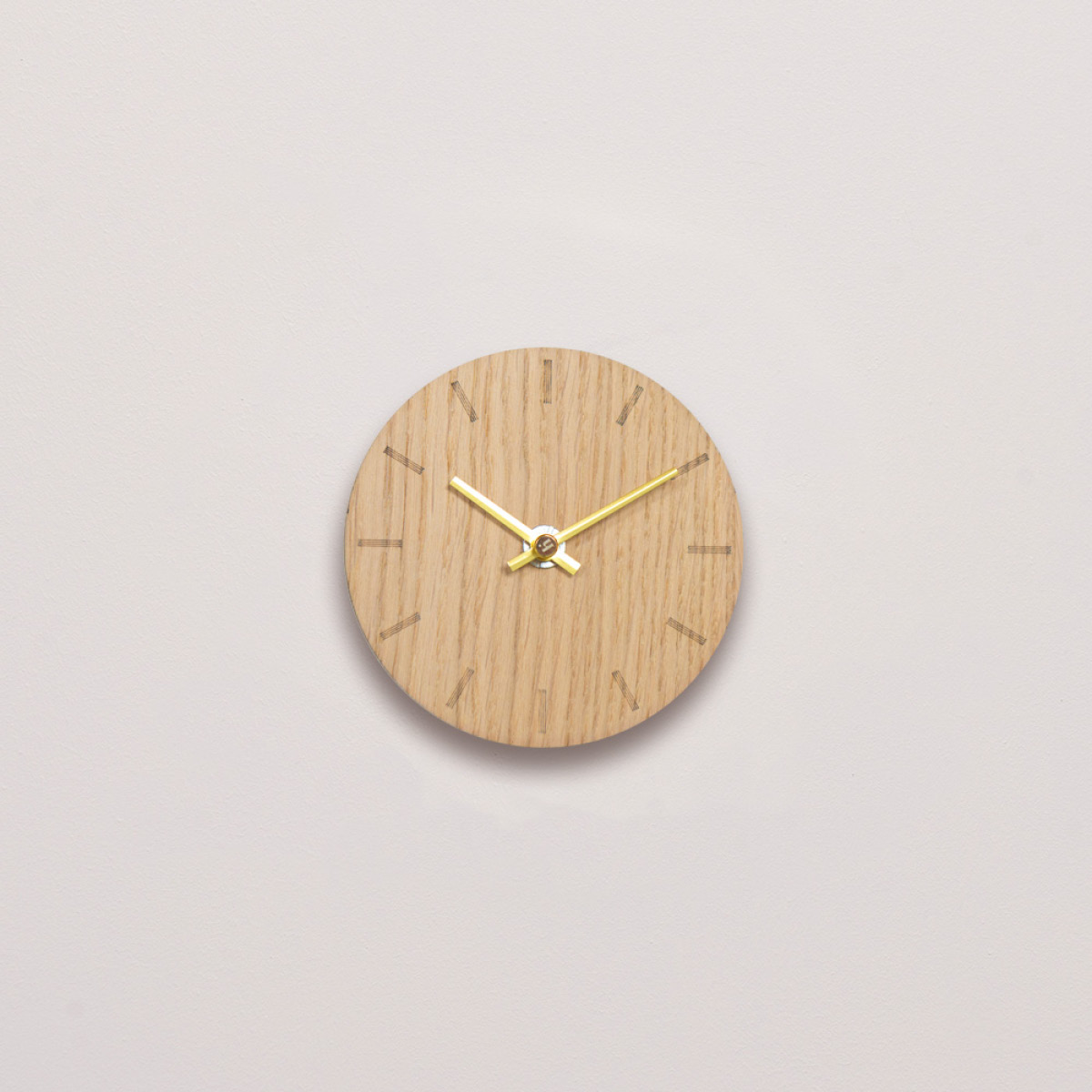 Hemverk Light Oak Pöytäkello 12 cm Vaalea tammi/Kulta