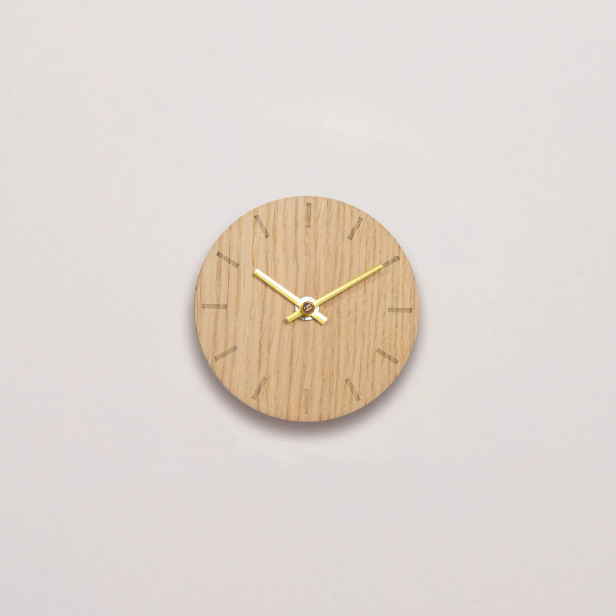 Hemverk Light Oak bordsur 12 cm ljus ek med guldvisare