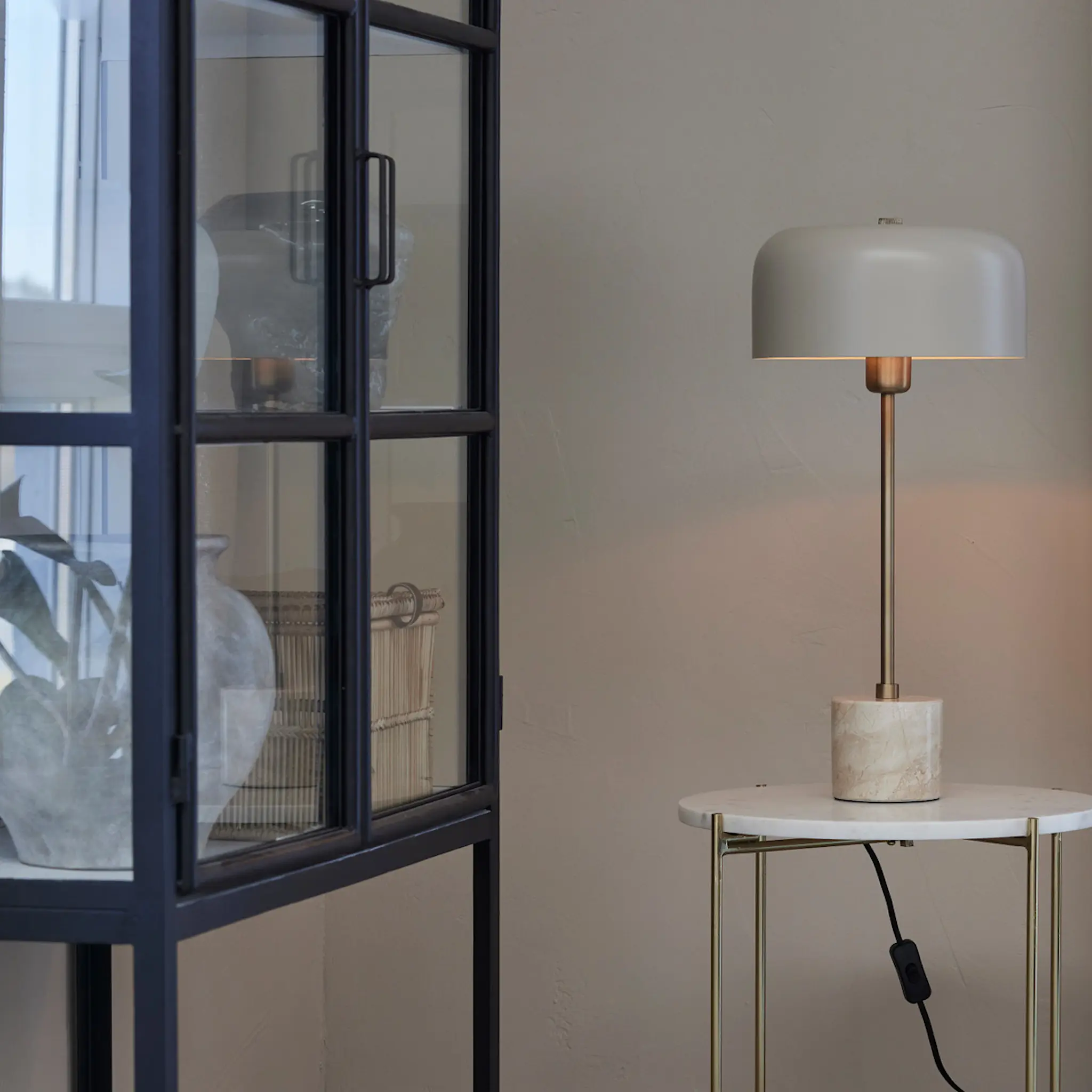 Lene Bjerre Sofillia bordlampe 53 cm sand/lys gull hover