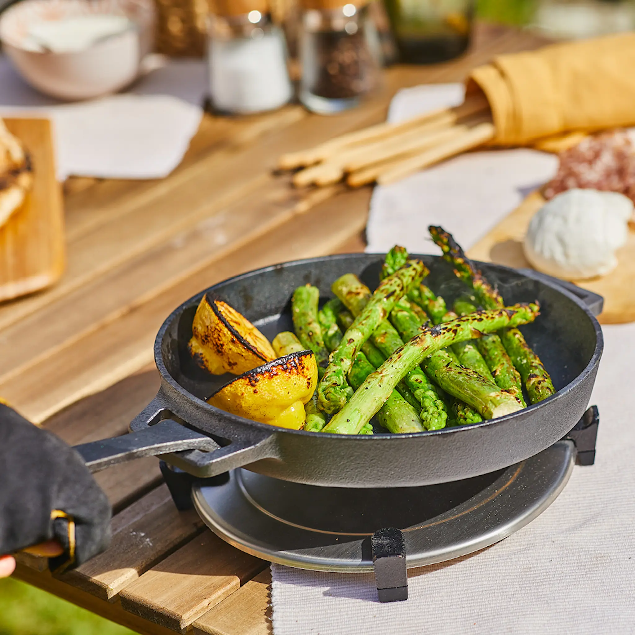 Ooni Skillet stekpanna 25 cm gjutjärn med ställ