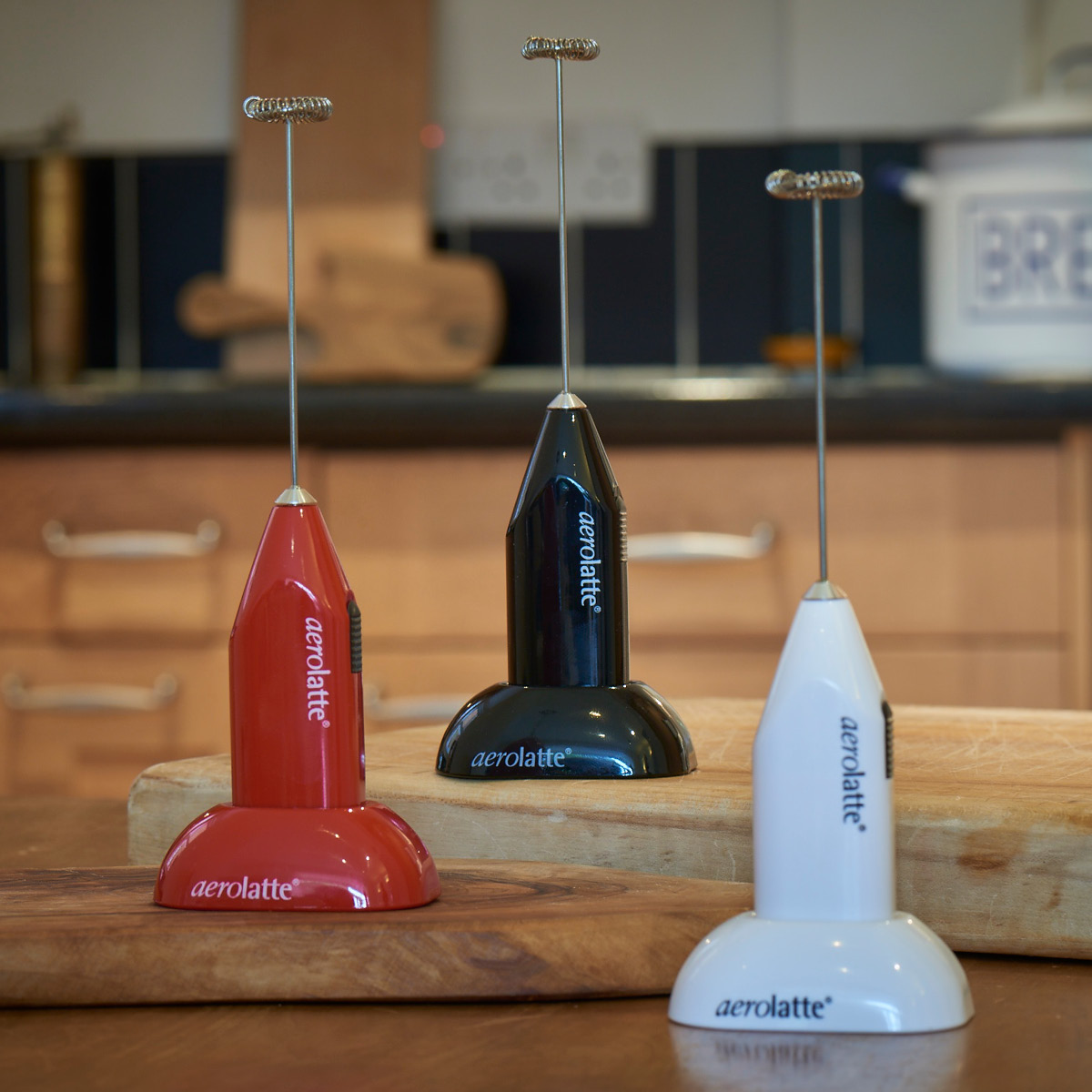 Aerolatte Mjölkskummare med hållare röd
