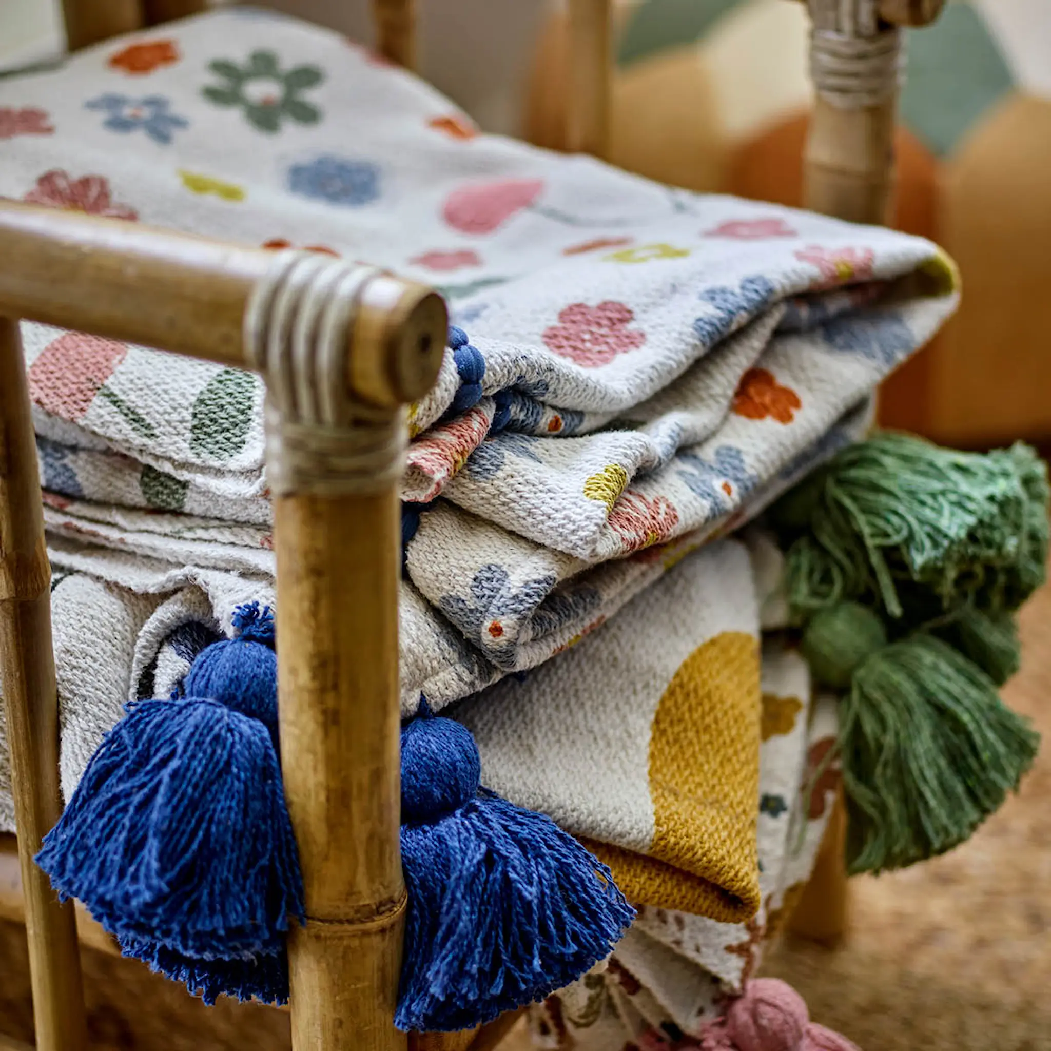 Bloomingville MINI Cherry pläd 160x130 cm natur/rosa/multi