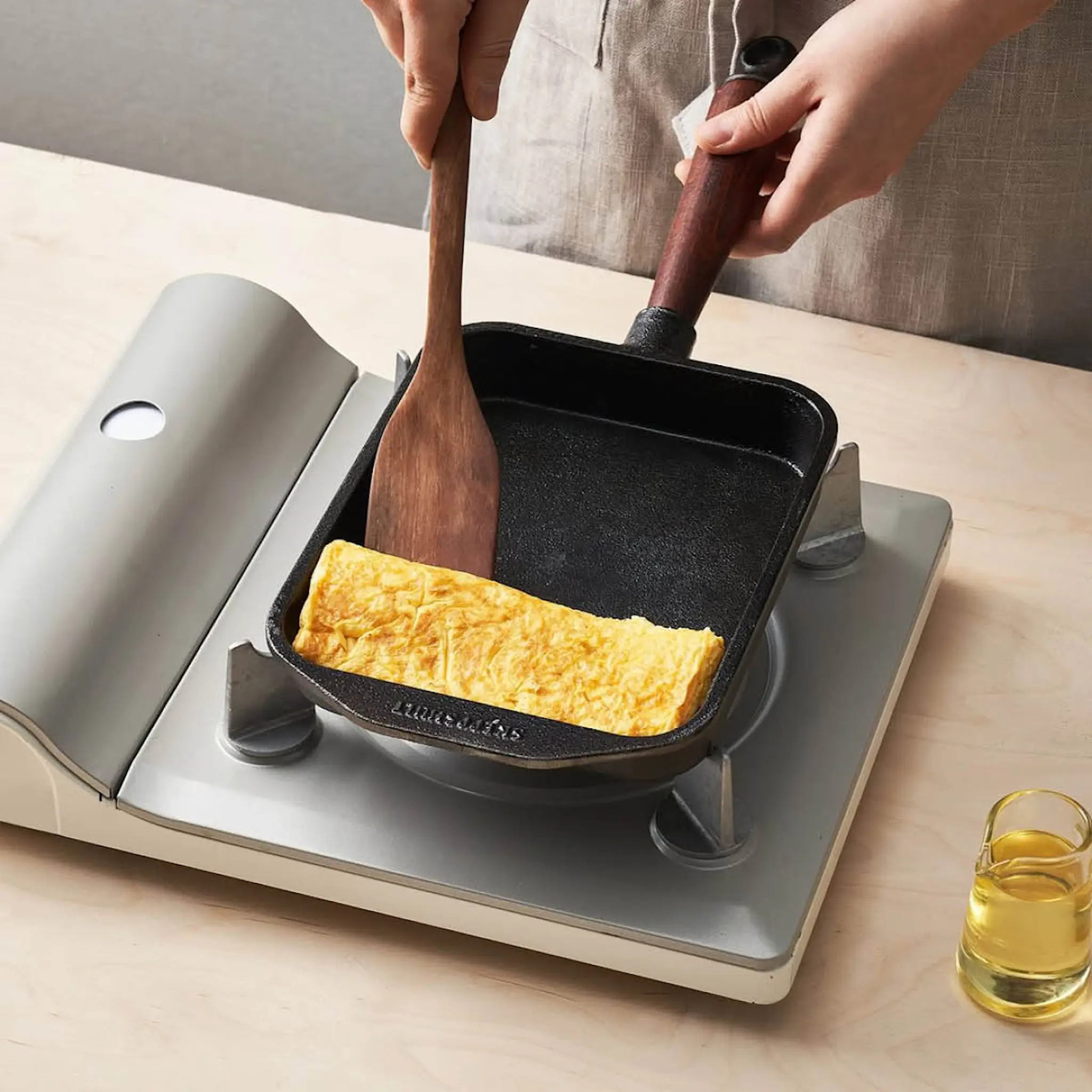 Skeppshult Traditional omelettpanna rektangulär 16x22 cm med trähandtag