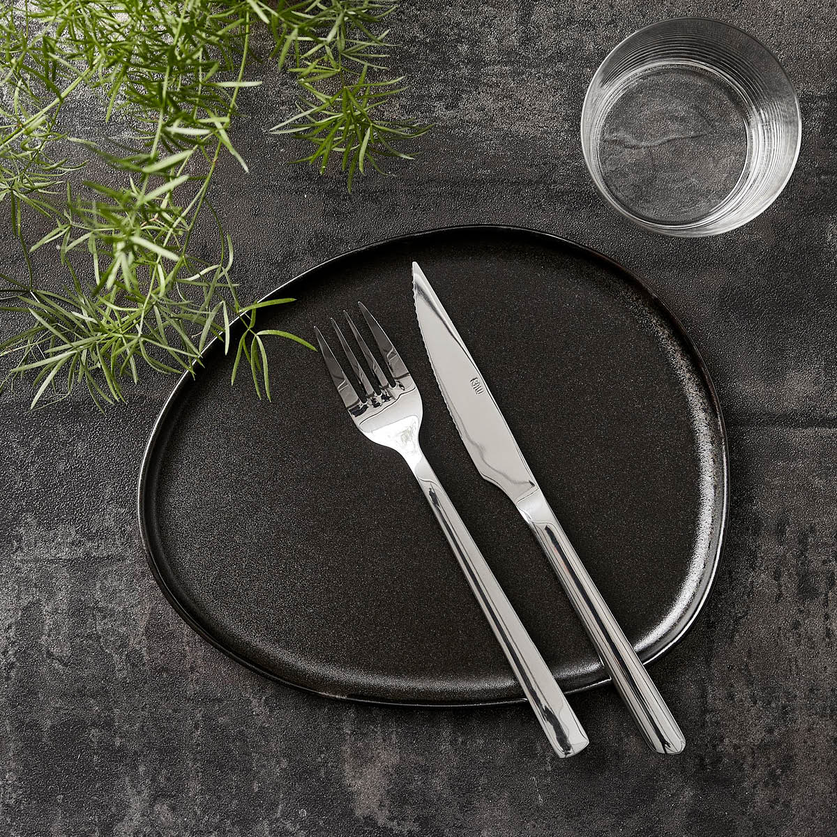 Aida RAW Titanium Black organic tallerken 21x24 cm