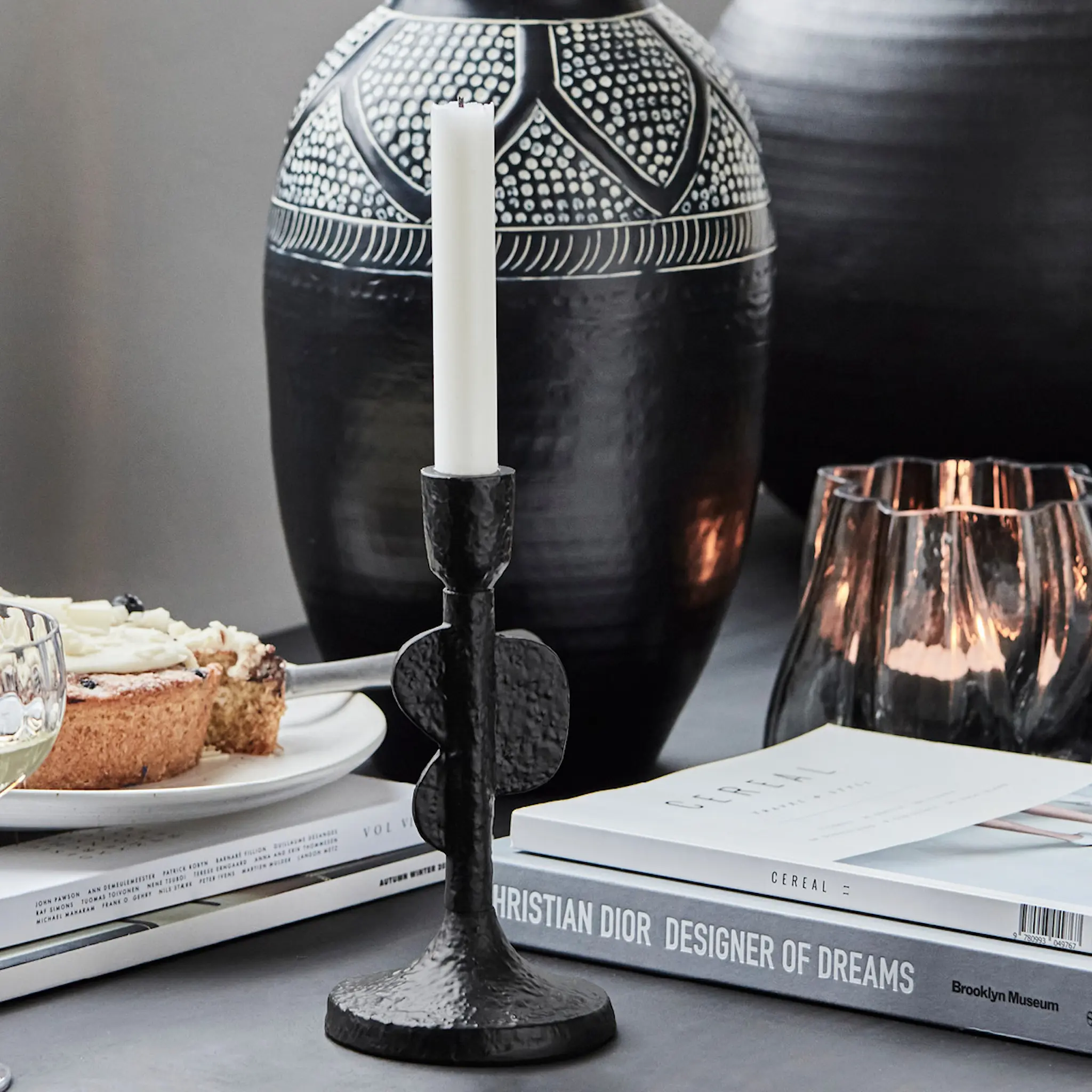 House Doctor Donna Kynttilänjalka 20 cm Musta