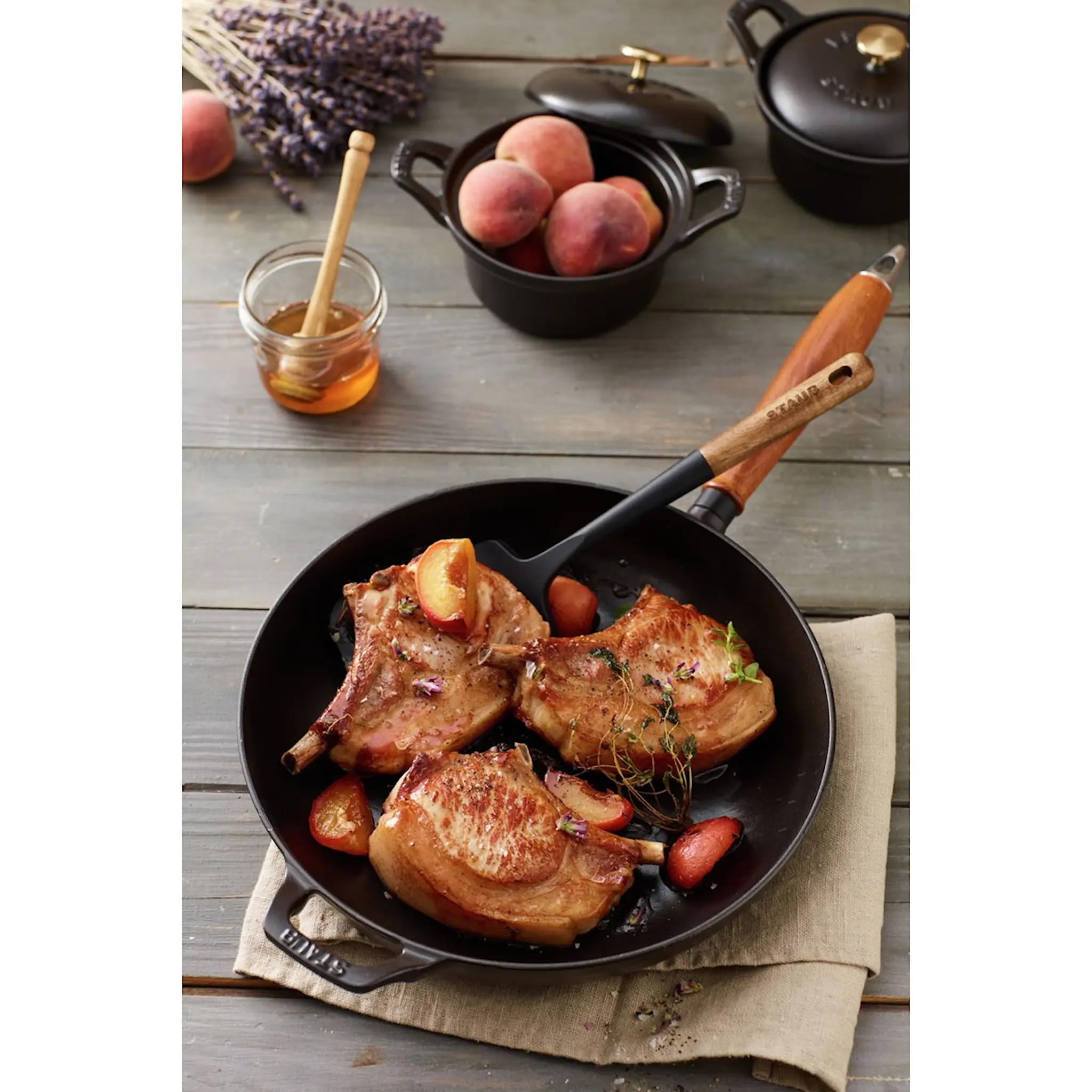 Staub Gadgets stekespade 31 cm silikon/akasie