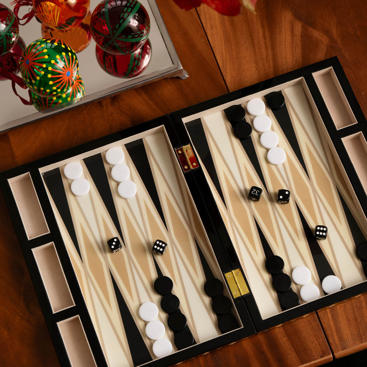Printworks Lackerad backgammon svart