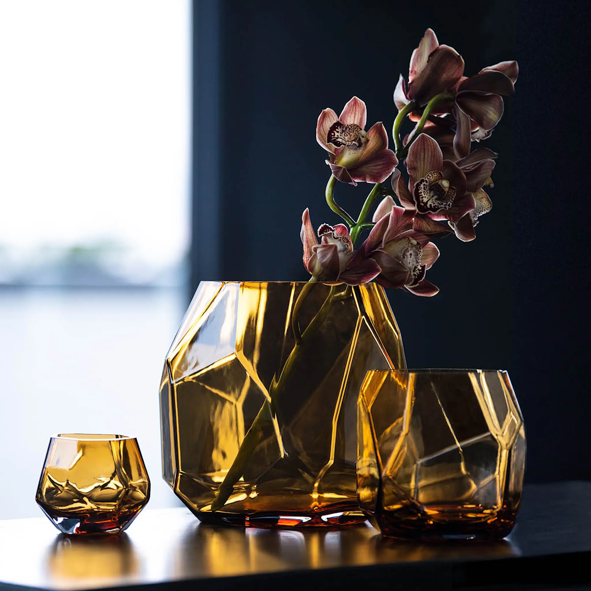 Magnor Iglo Kynttilälyhty / Maljakko 22 cm Warm Cognac