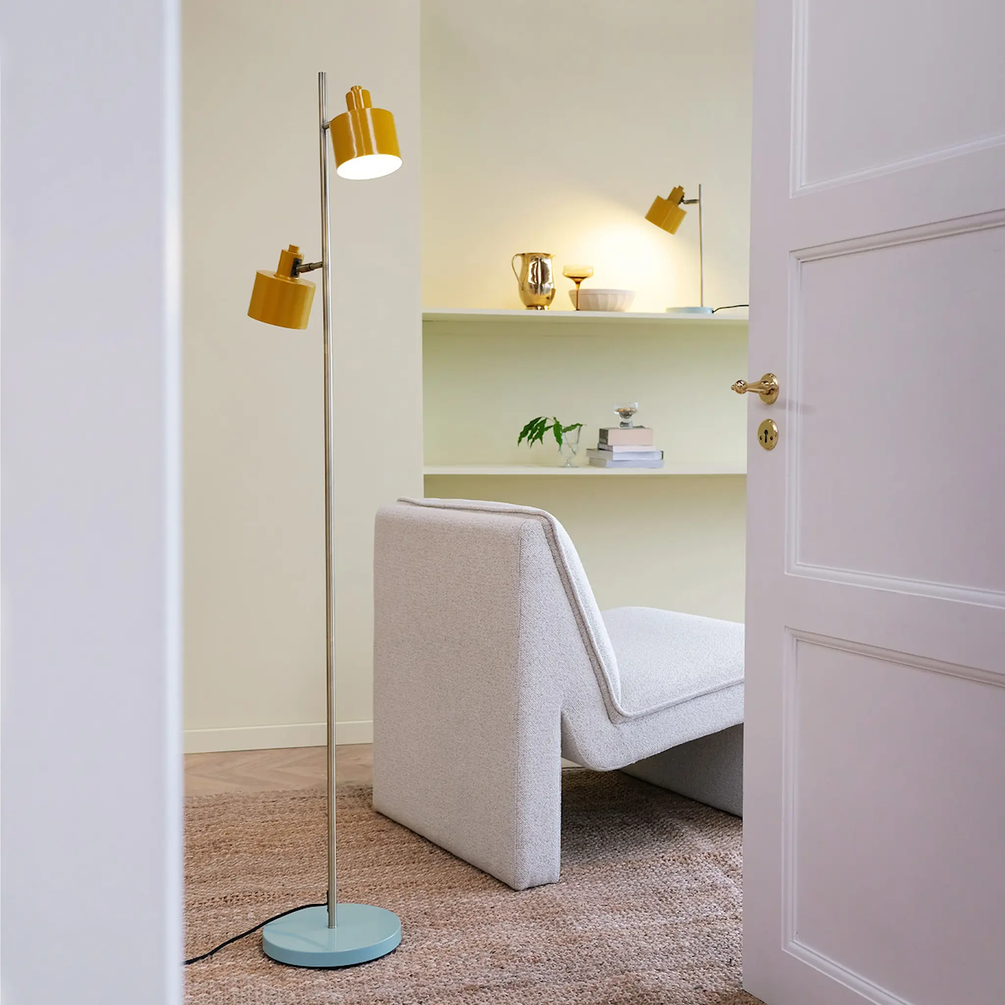 Dyberg Larsen Ocean golvlampa 160 cm curry/mässing/turkos