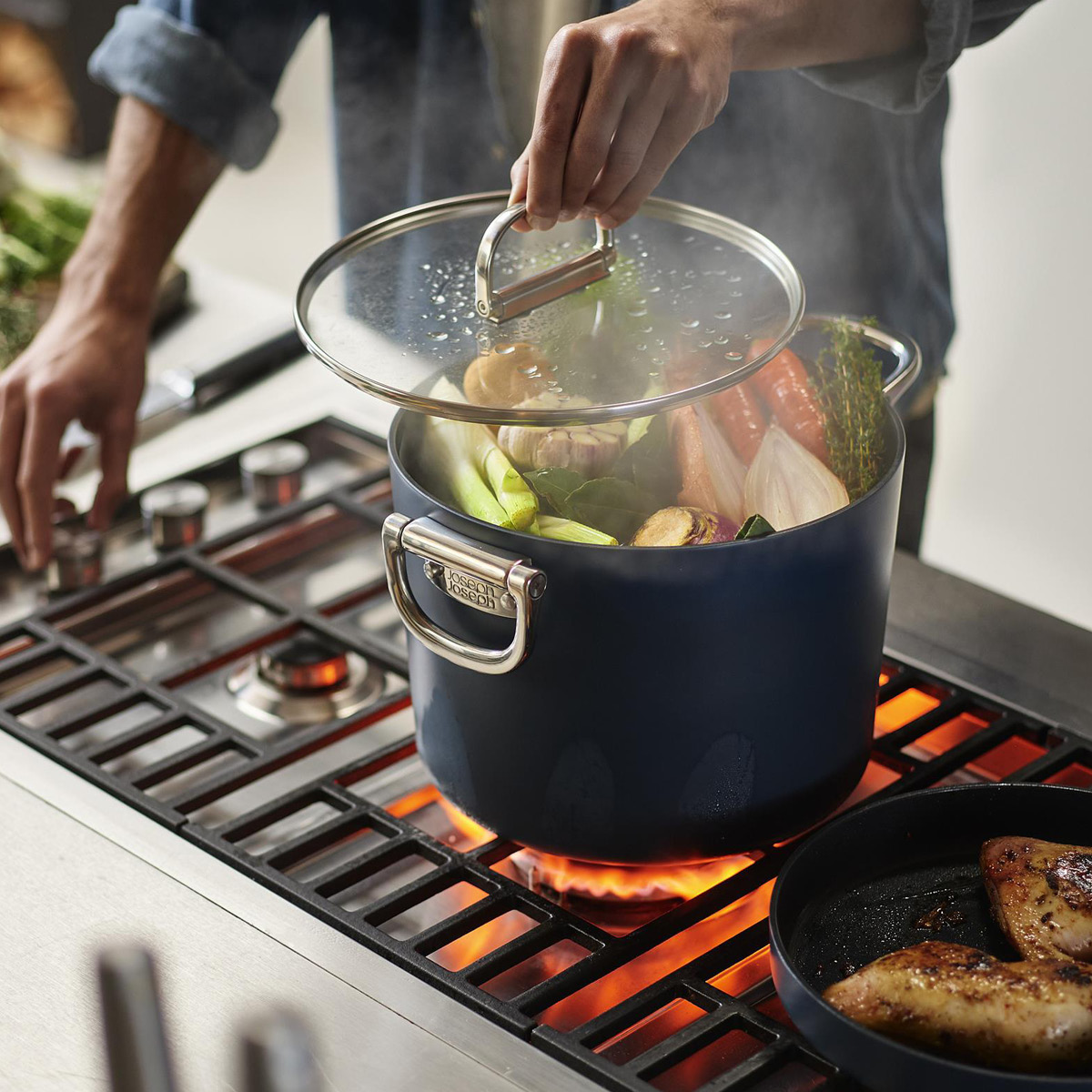 Joseph Joseph Space gryta med lock 5,5 L 25 cm midnight blue