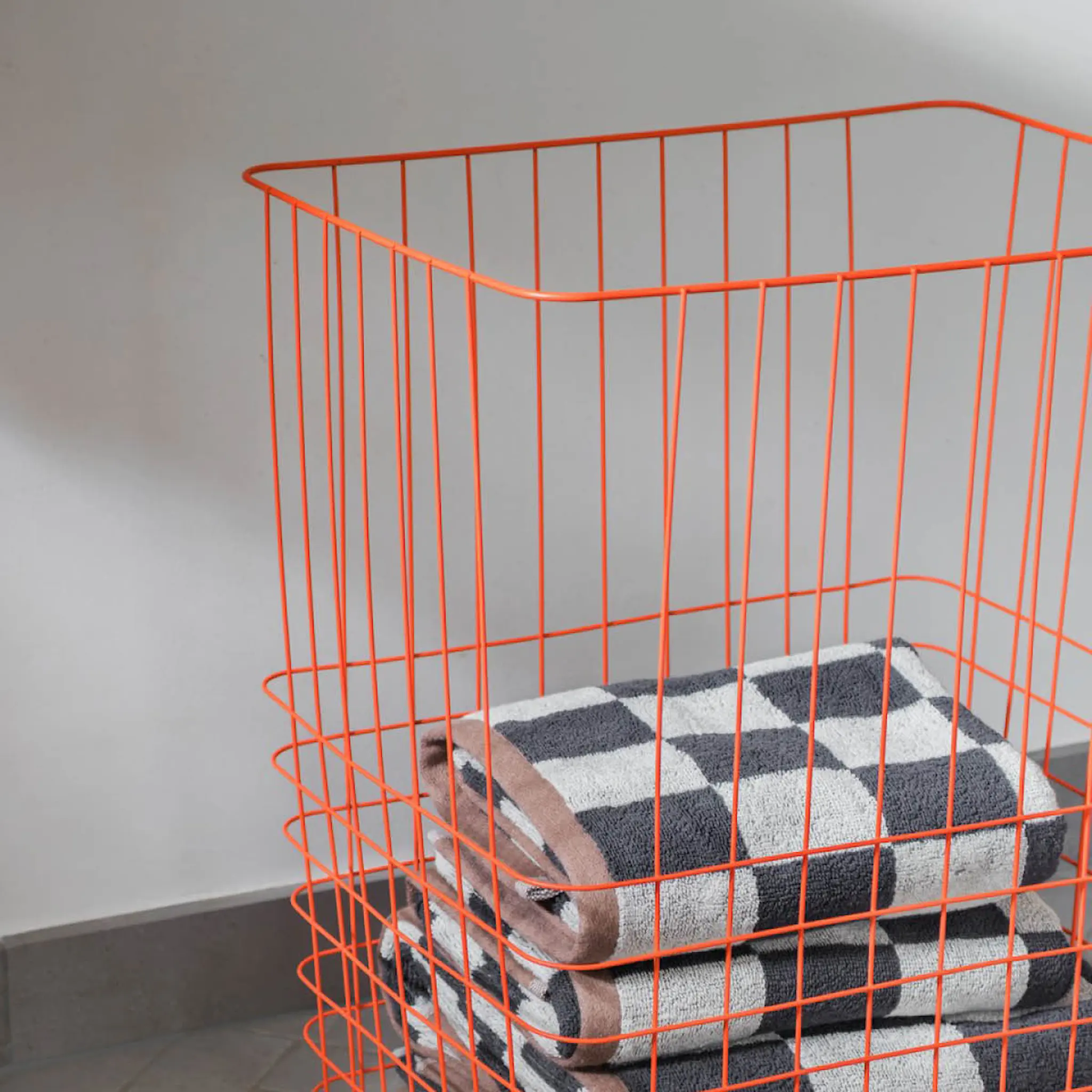 Mette Ditmer STORE-IT metallkorg med canvaspåse 40x32x50 cm orange