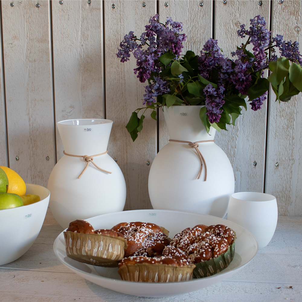 Nybro Crystal Happy vase 23 cm marängvit