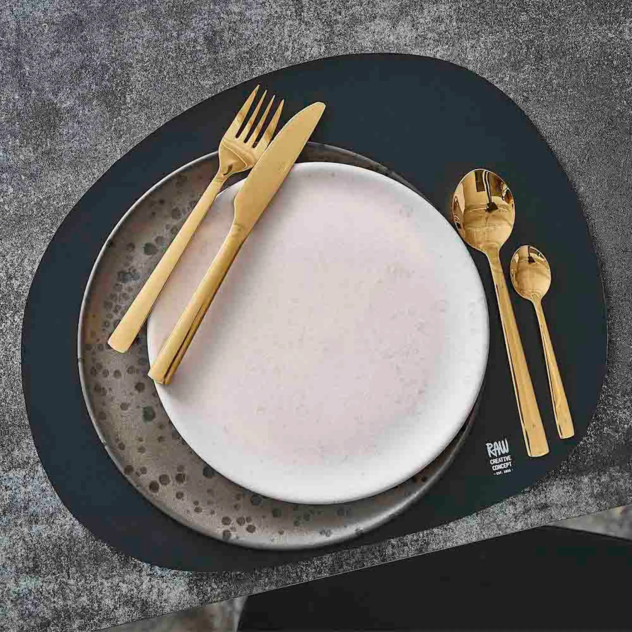 Aida Raw Organic Bordstablett 41x33,5 cm Svart