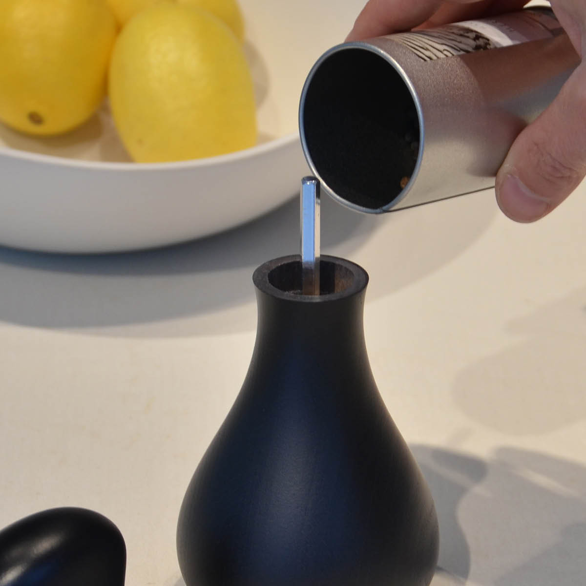 Wireworks Flo kvern 16 cm svart