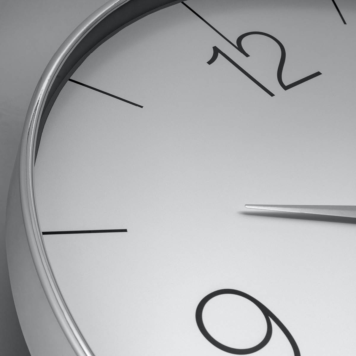 NeXtime Finesse Large nXt väggklocka 51 cm krom/grå