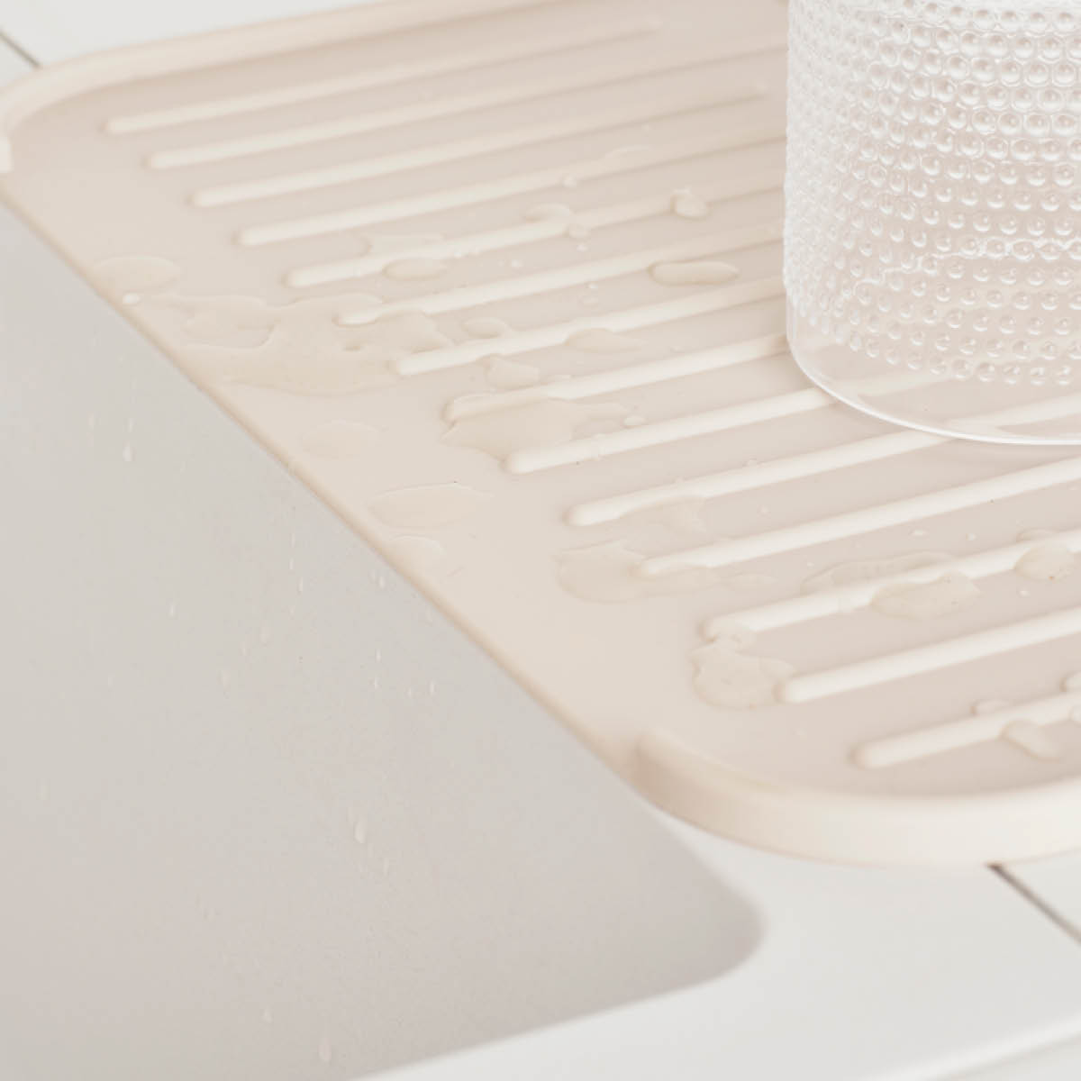 Brabantia SinkSide diskunderlägg i silikon 44x32 cm soft beige