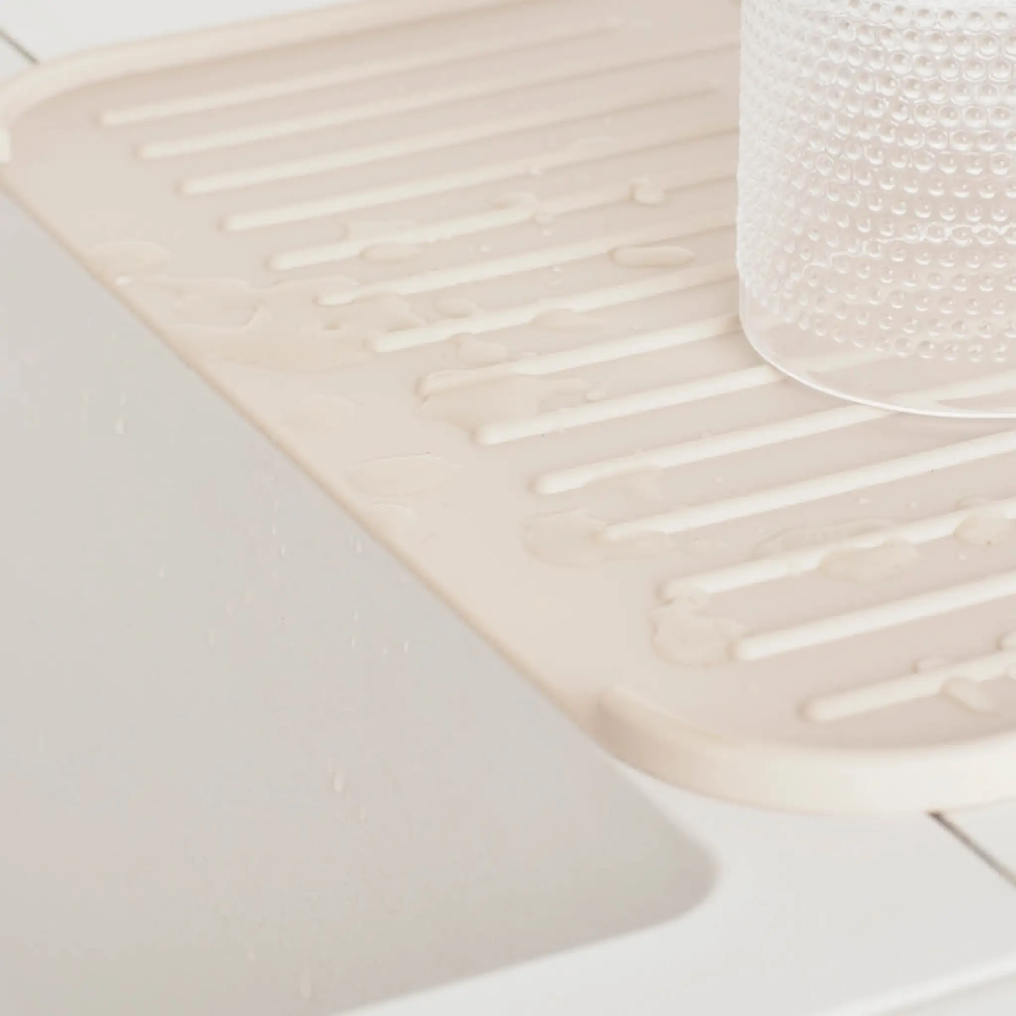 Brabantia SinkSide diskunderlägg i silikon 44x32 cm soft beige