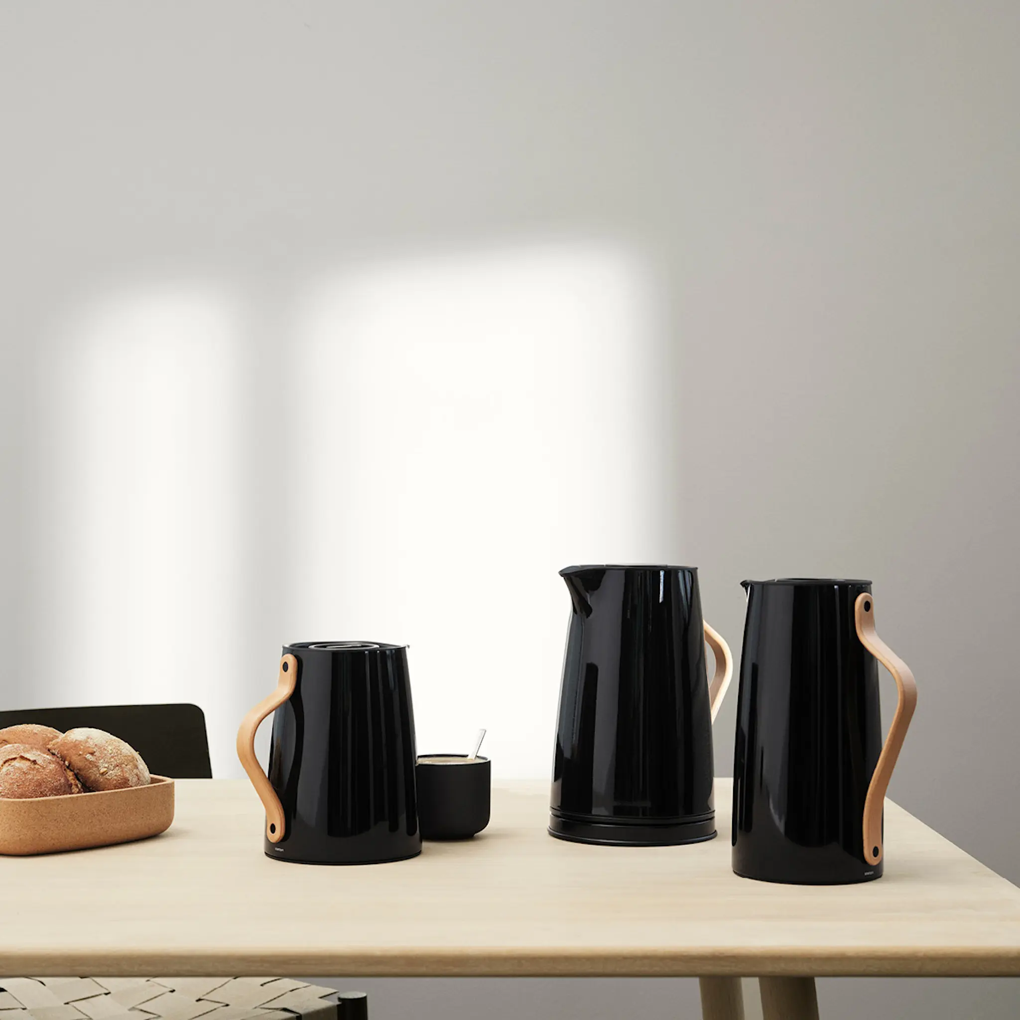 Stelton Danish Modern Emma Termoskannu 1 L Musta