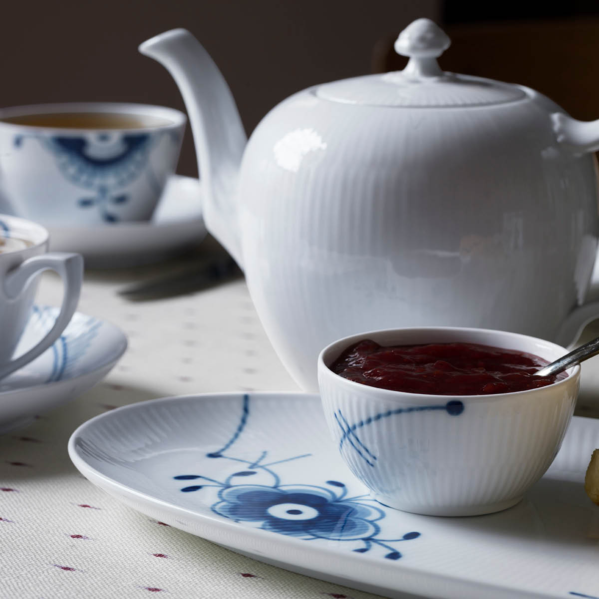 Royal Copenhagen Blue Fluted Mega Fat oval 37 cm