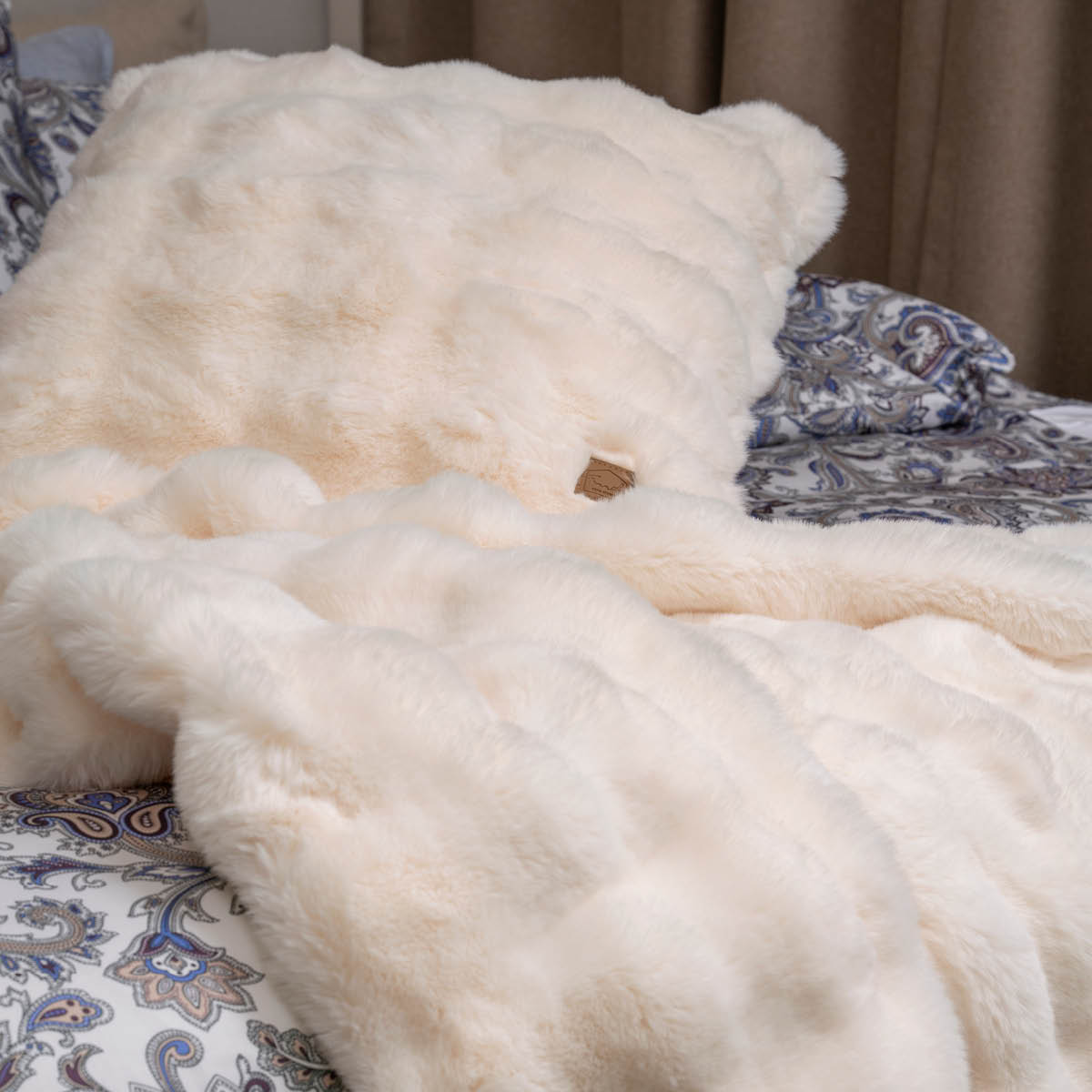 Fanni K Aava pledd 127×152 cm hvit