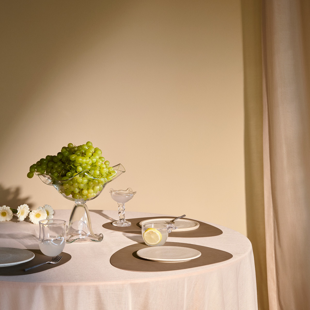 LIND DNA Nupo Curve Bordstablett 37x44 cm Flint Grey