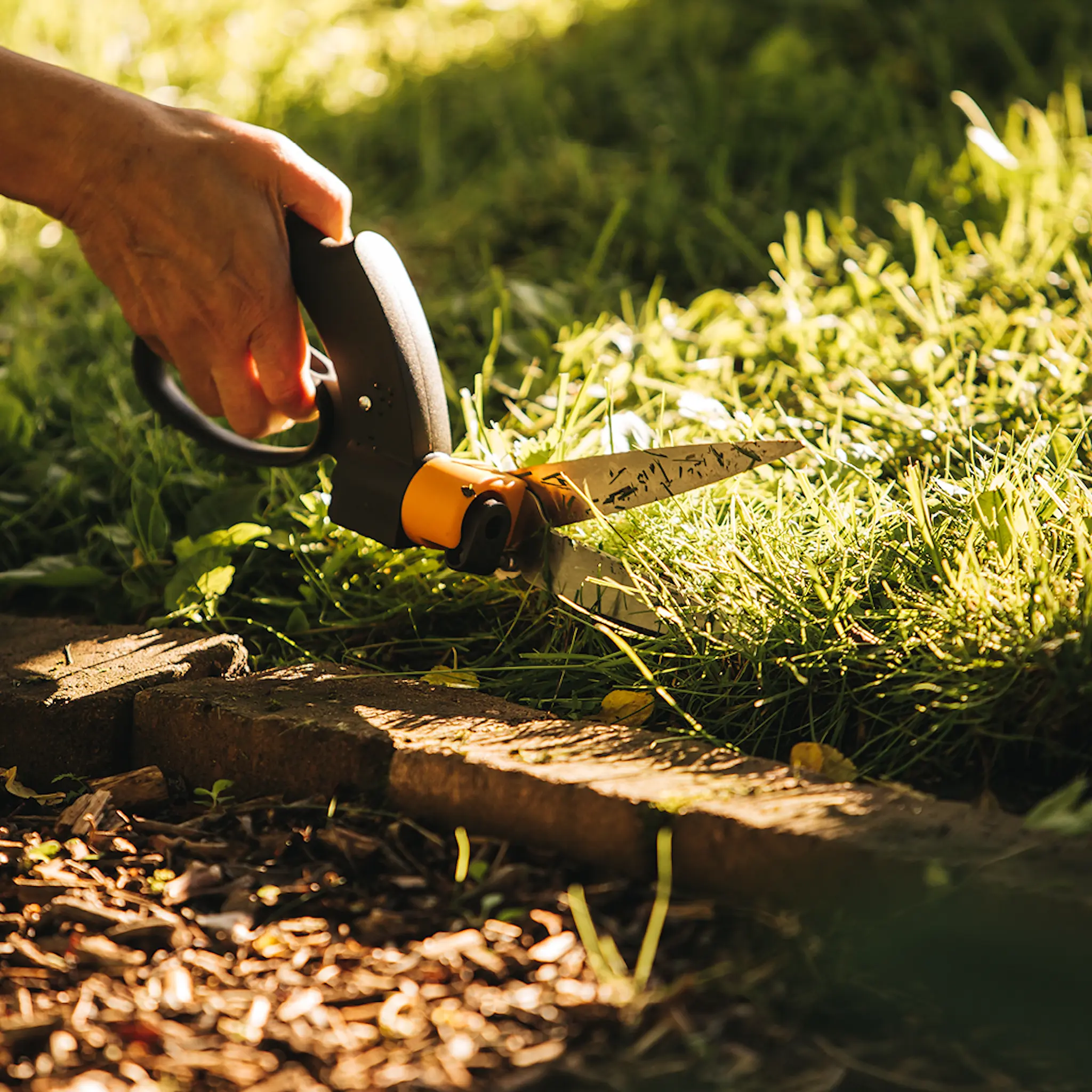 Fiskars Servo-system grässax GS42 32,2 cm svart