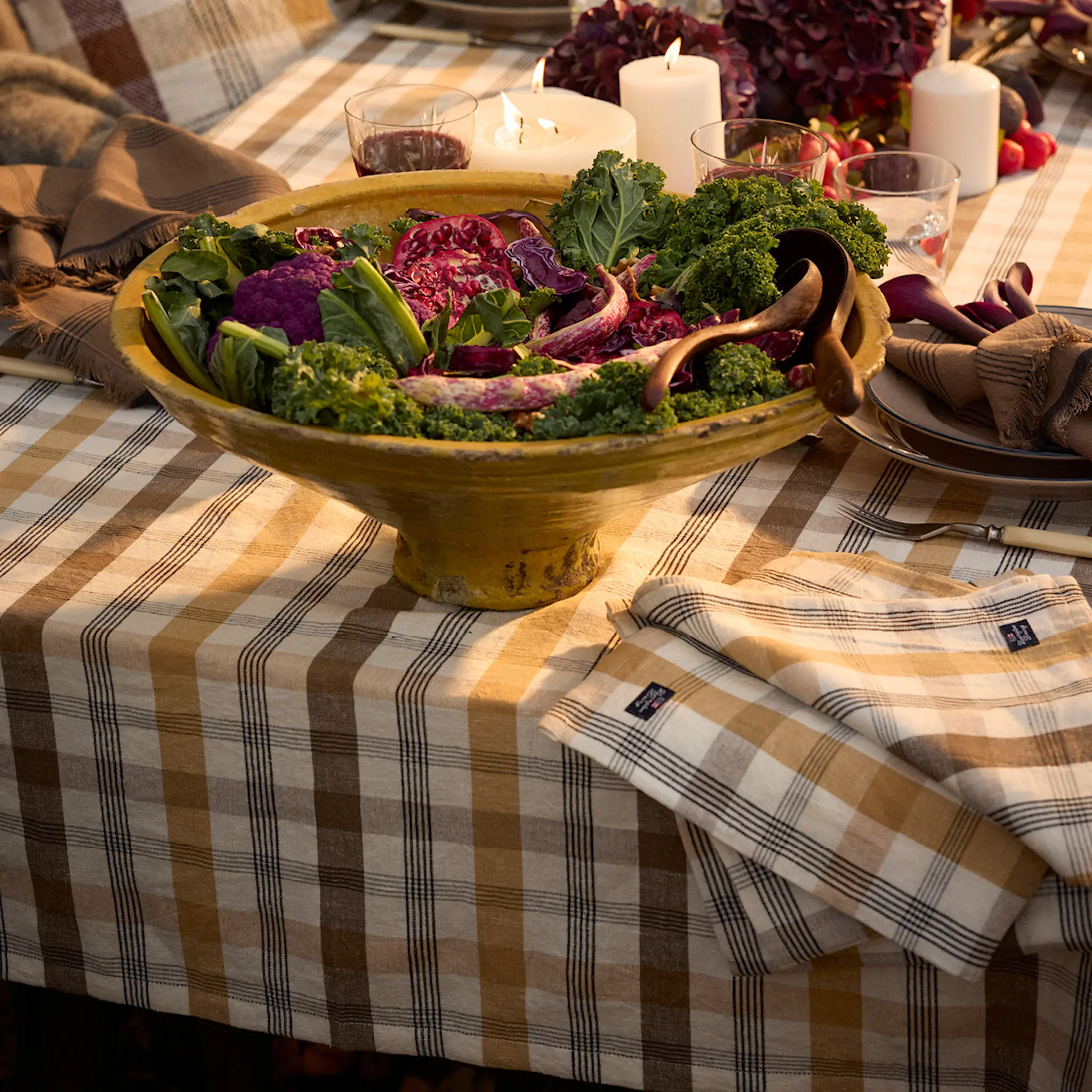 Lexington Rutig duk i linne/bomull 150x350 cm oliv/vit/beige