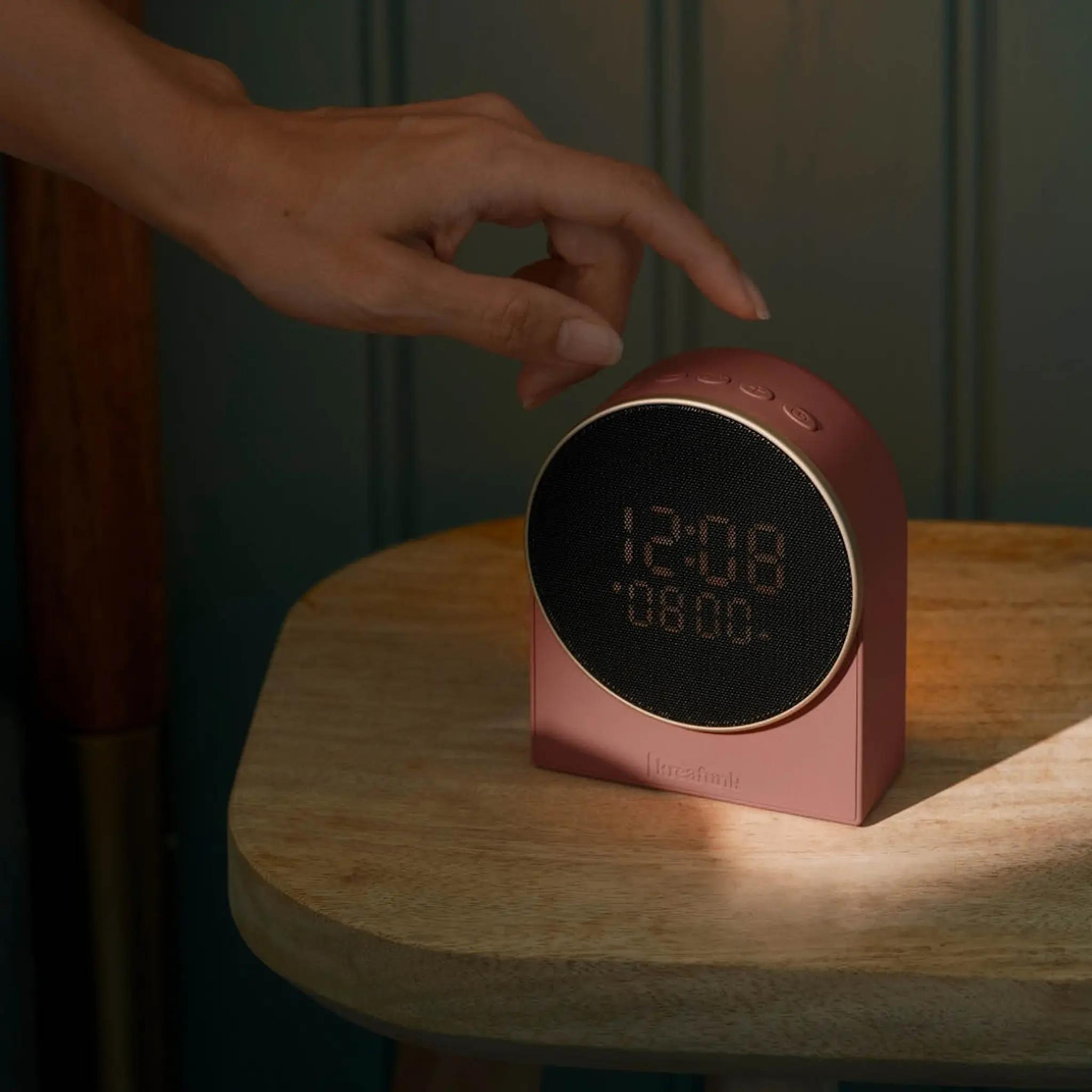 Kreafunk Ivy väckarklocka med Wake-up light och Bluetooth 9x11 cm terrakotta