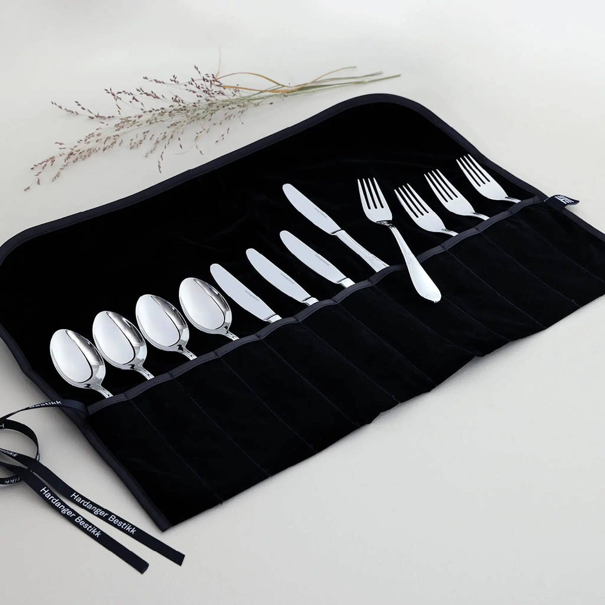Hardanger bestikk Aterinpussi 12 aterimelle