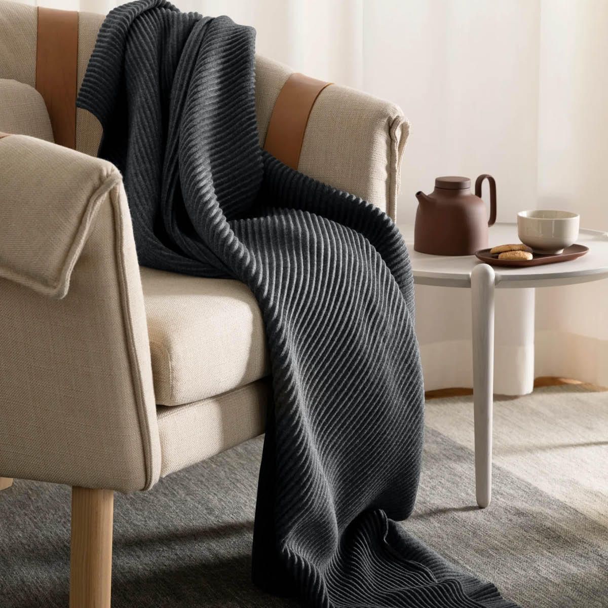 Design House Stockholm Pleeace pläd 140x170 cm mörkgrå