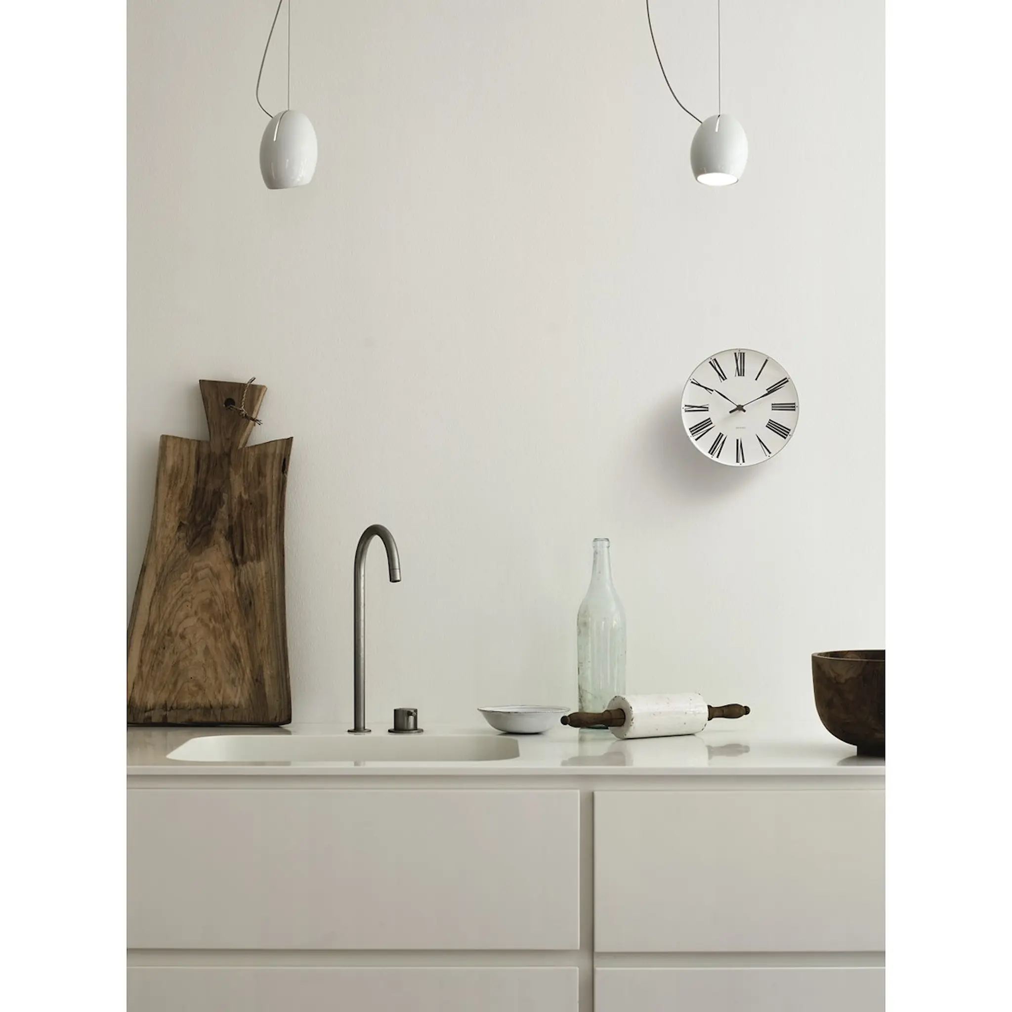 Arne Jacobsen Roman Väggur 21 cm Vit