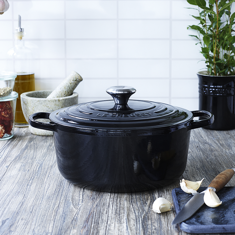 Le Creuset Signature støpejernsgryte oval 31 cm 6,3L black