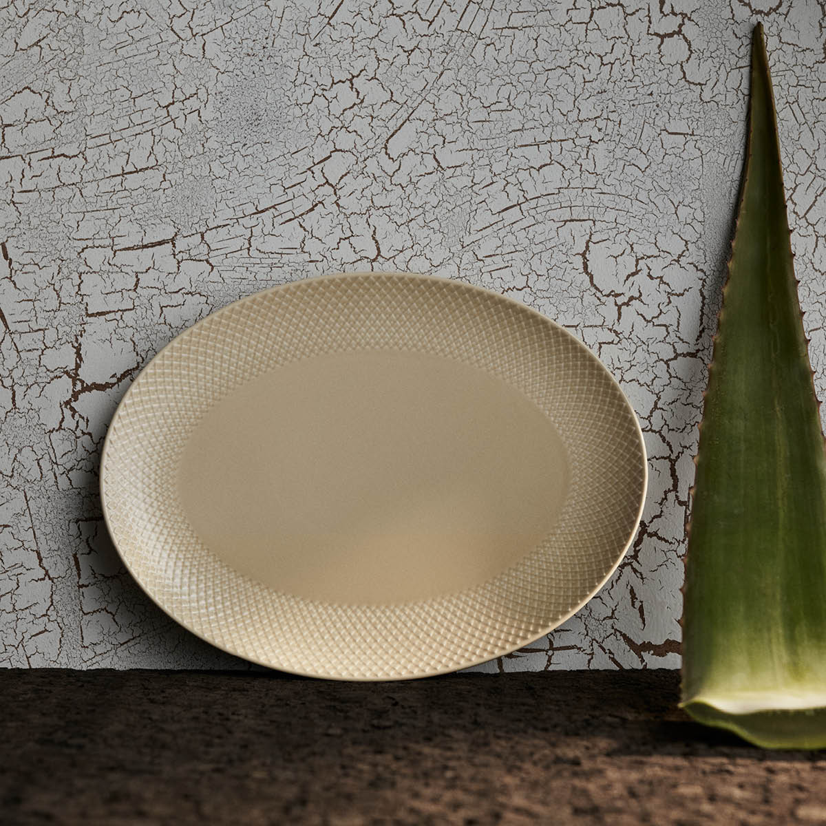 Lyngby Porcelæn Rhombe Earth ovalt serveringsfat 35x26,5 cm marble