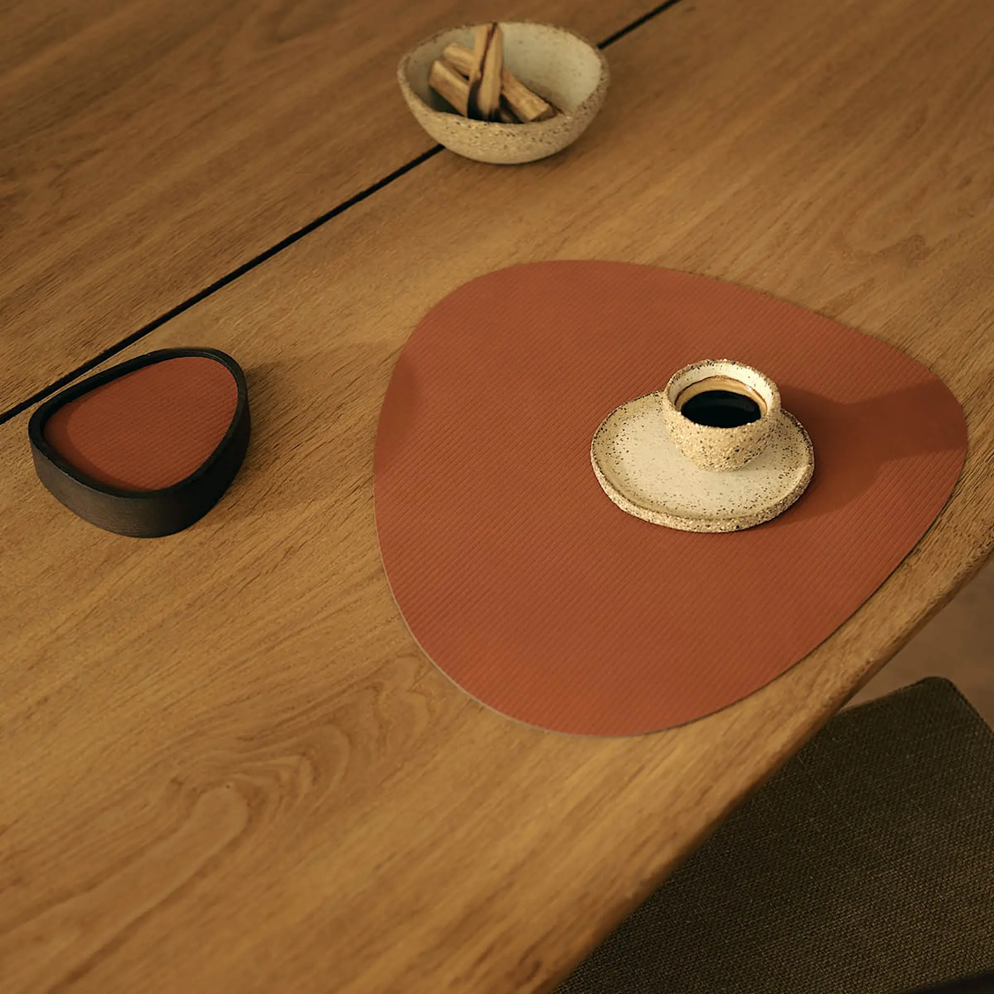 LIND DNA Curve Corduroy bordstablett 37x44 cm Rust