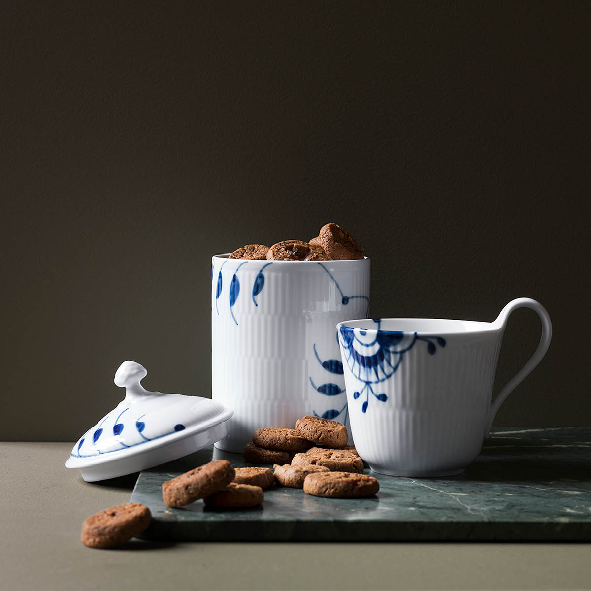 Royal Copenhagen Blå Mega Riflet kopp 33 cl