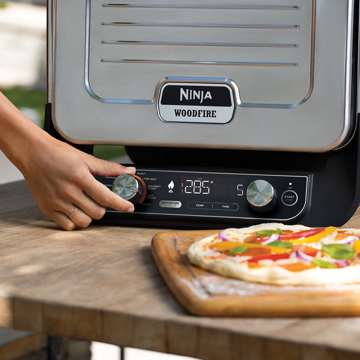 Ninja Woodfire elektrisk ugn för utomhusbruk 2400W