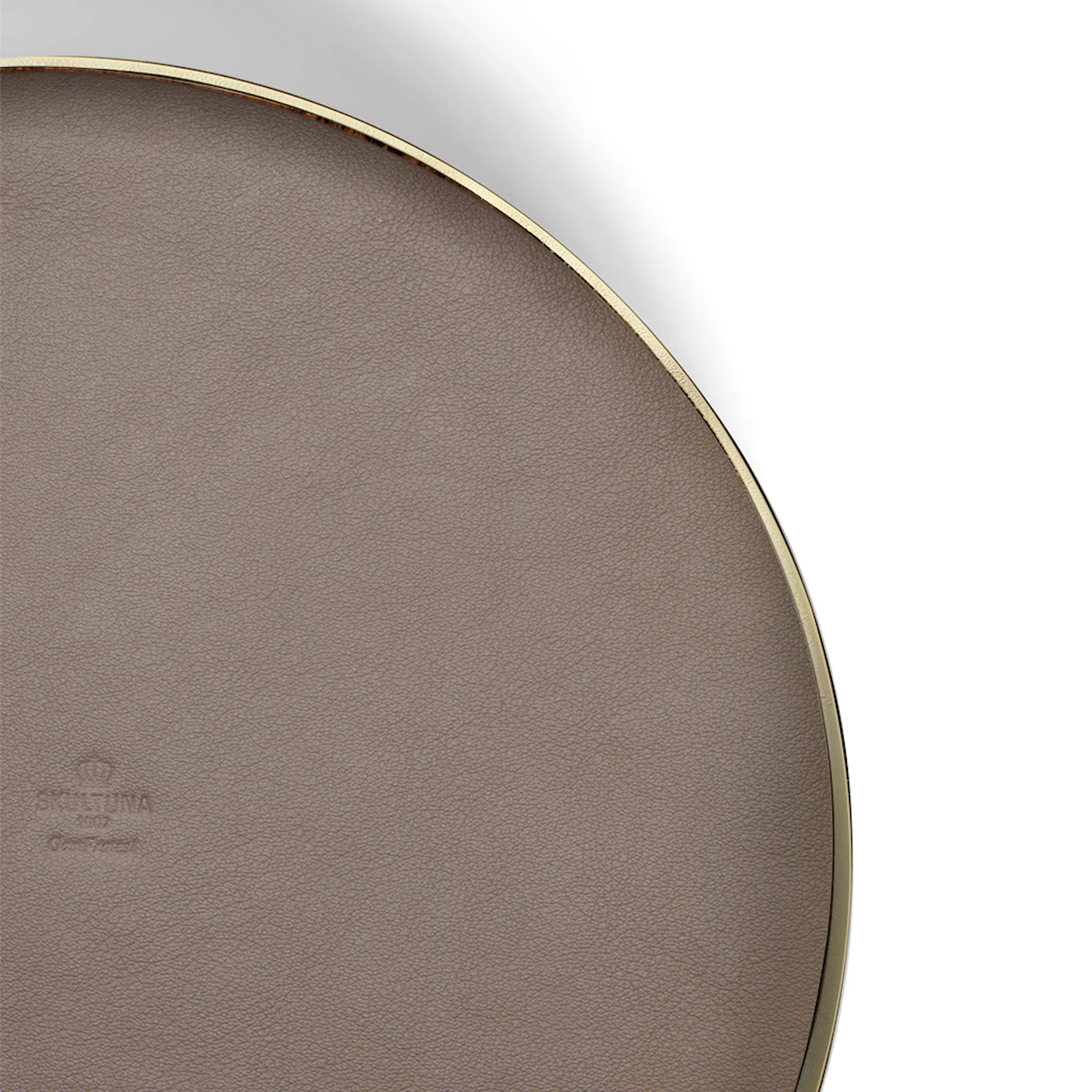Skultuna Karui Bricka Mellan 24 cm Mässing/Taupe Grey