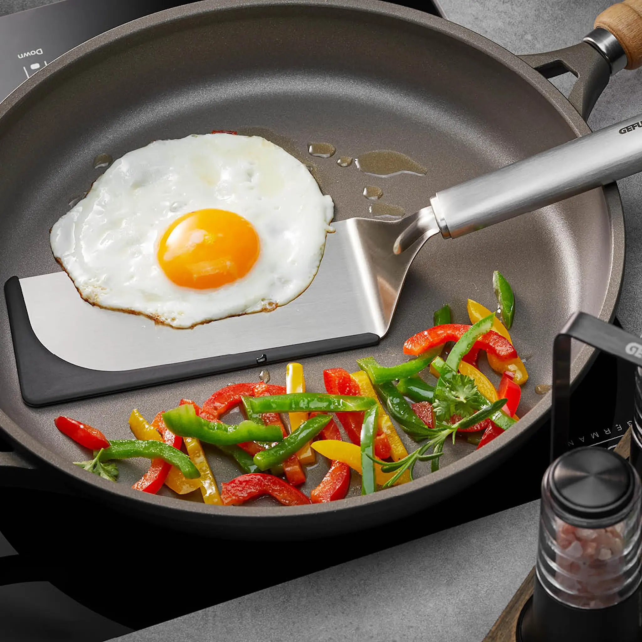 Gefu Primeline stekspade 32,5 cm stål/svart
