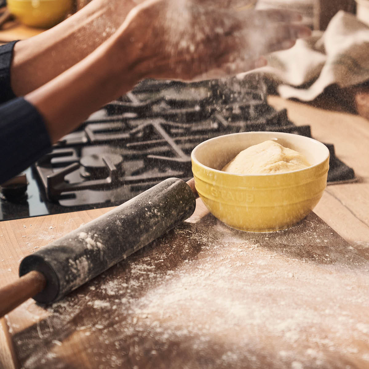 Staub Kjevle i silikon 45x5,4 cm akasietree/svart