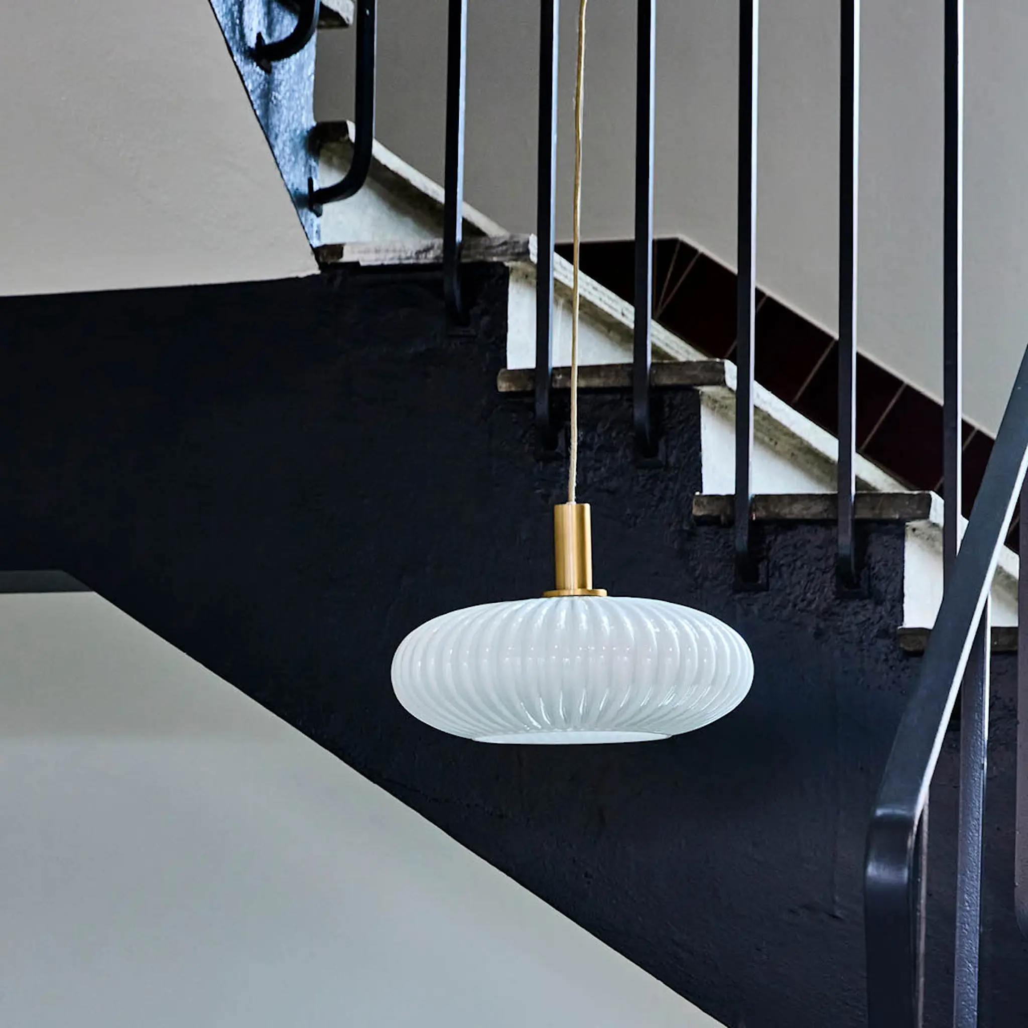 House Doctor Fort taklampa 42 cm antik mässing/off-white