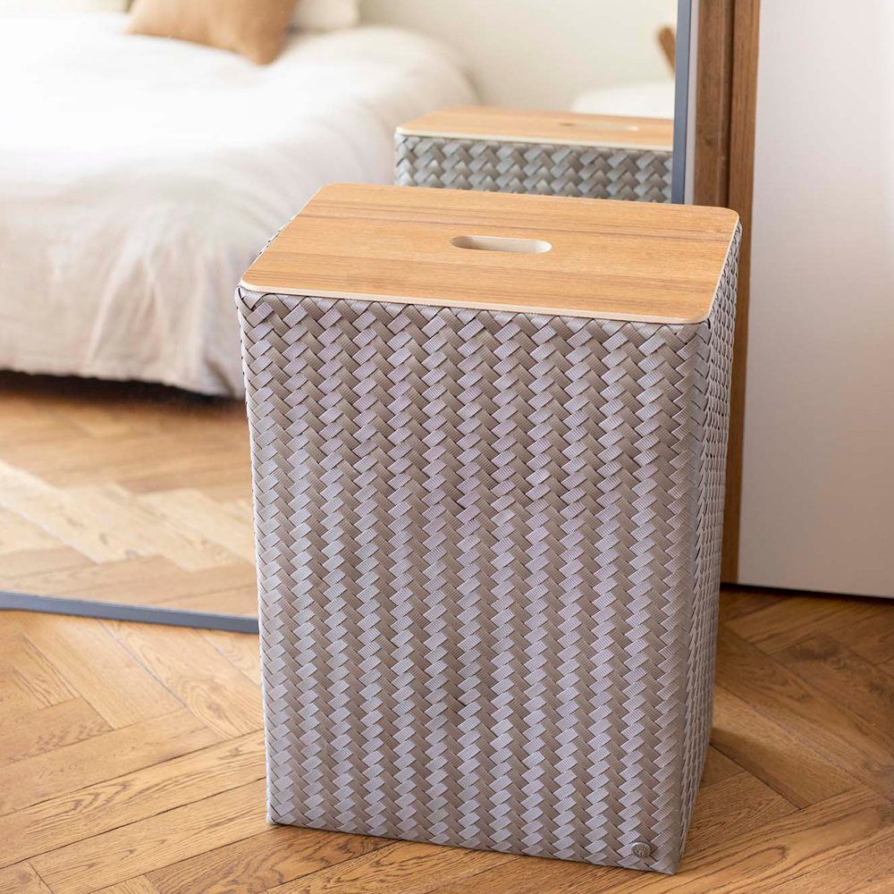 Handed By Grand superb tvättkorg med lock 44x31x60 cm taupe