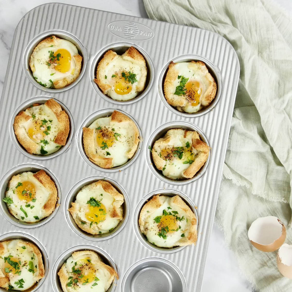 USA Pan Muffinssivuoka 12 muffinssia alumiinipinnoitettu teräs