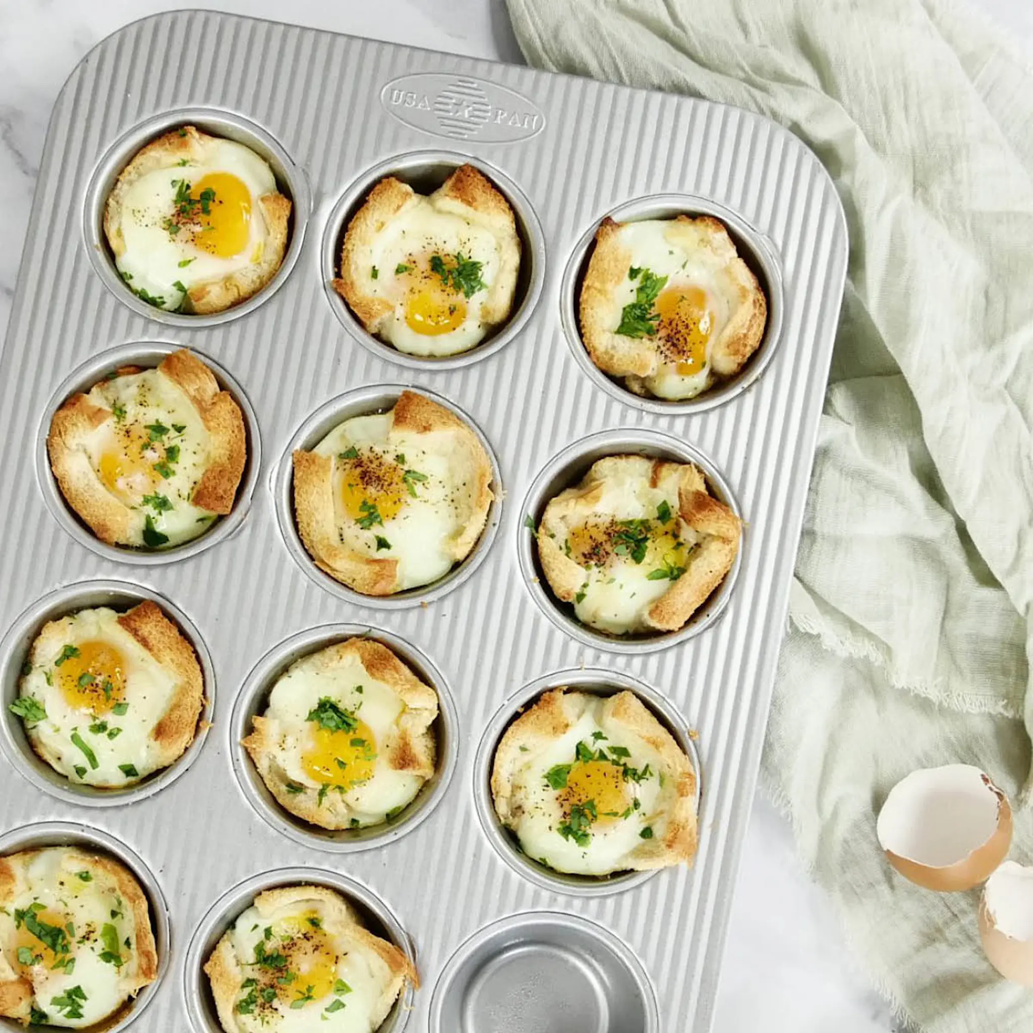 USA Pan Muffinssivuoka 12 muffinssia alumiinipinnoitettu teräs