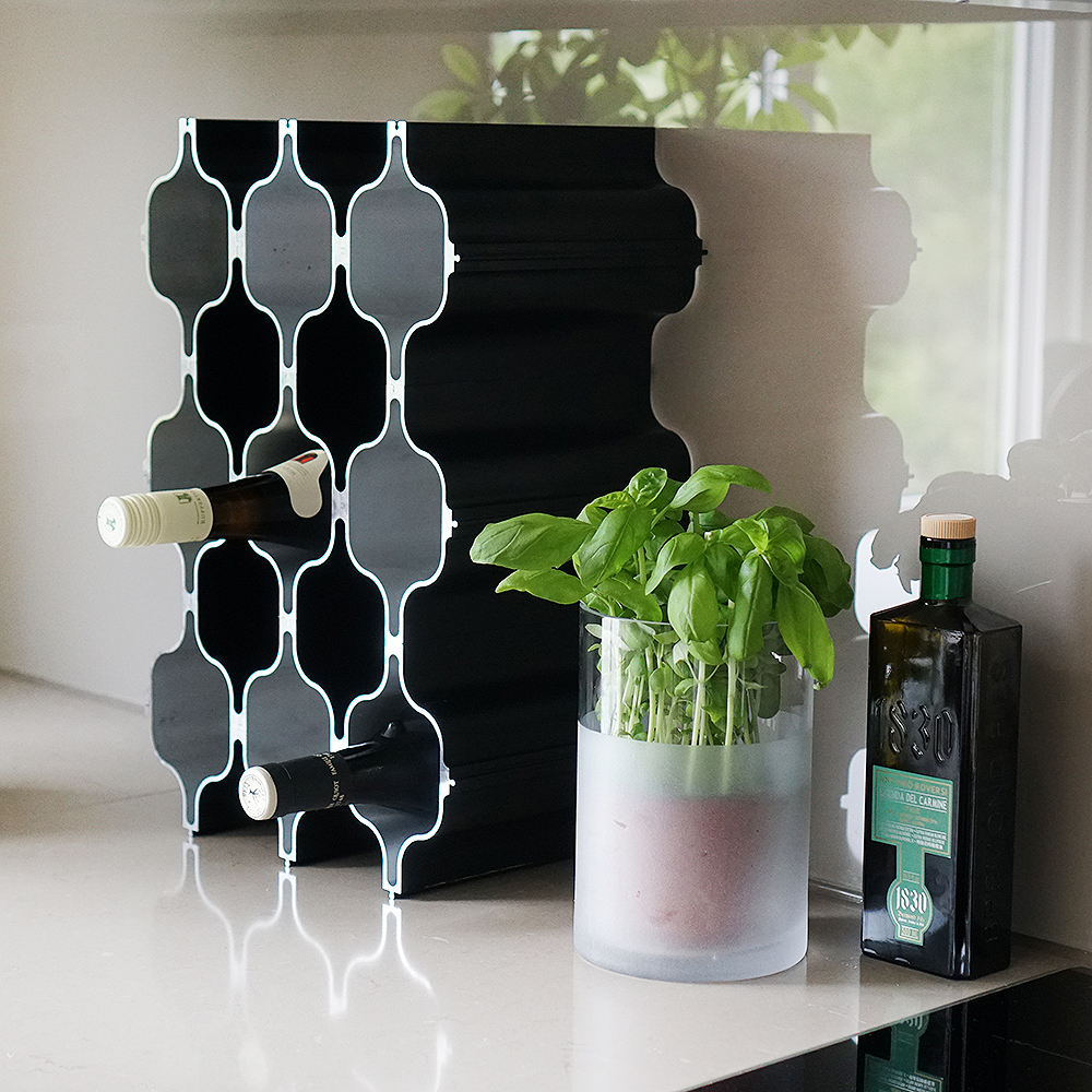 Born in Sweden Hex vinstativ 3 deler svart