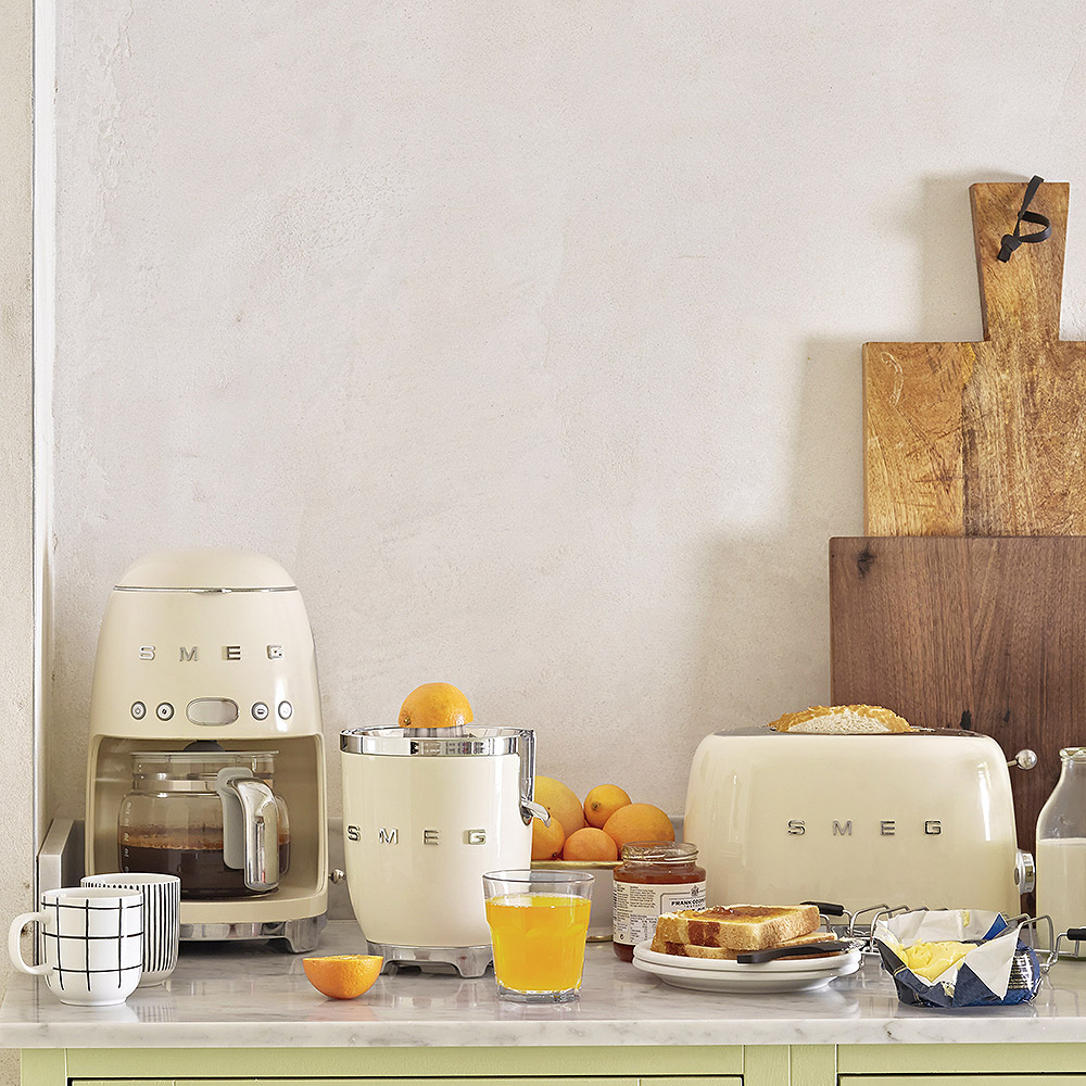 Smeg Smeg Kahvinkeitin 1,4 L DCF02 Kerma