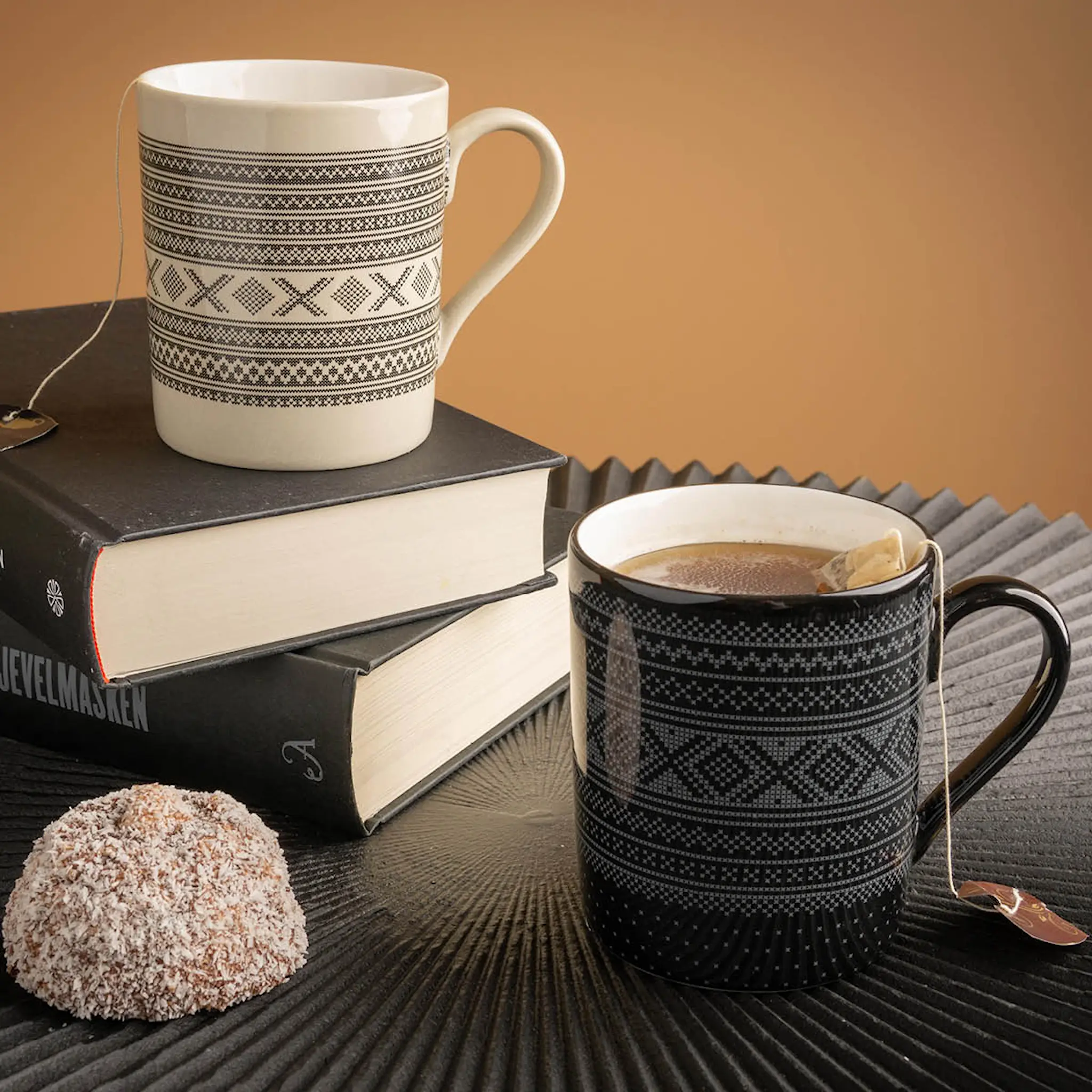Modern House Knit Mugg 35 cl Svart