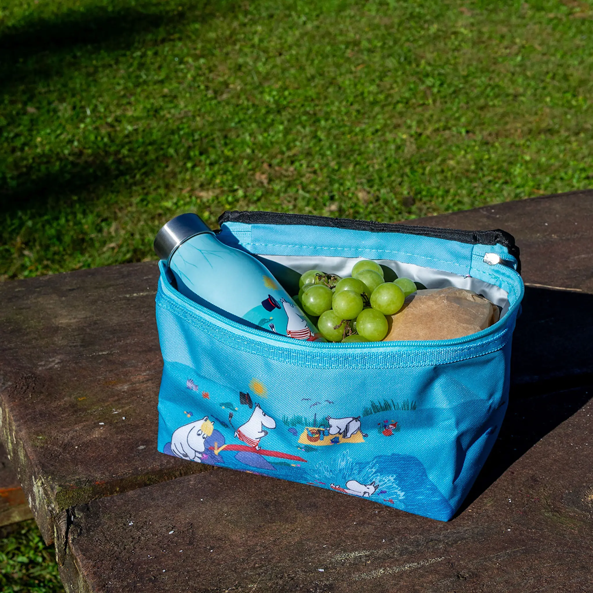 Les Artistes Bottle Up Moomin Termospullo 0,5 L Pllaying on the beach blue