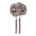 Sovmössa silke ljusgrå